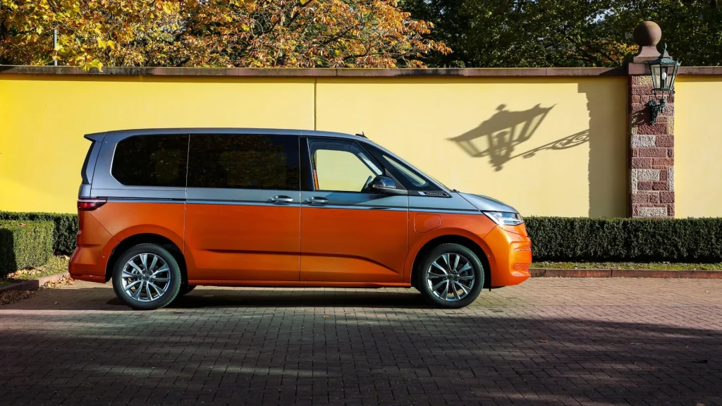 Lateral da Volkswagen Multivan 2024