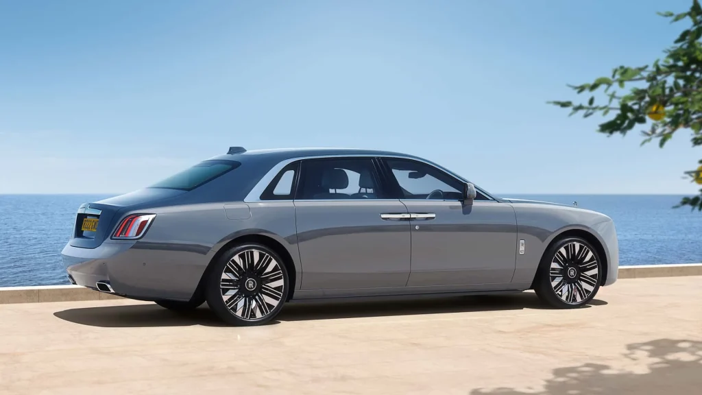 Rolls-Royce Ghost Series II 2025: Nuevas Actualizaciones Estéticas y Tecnológicas
