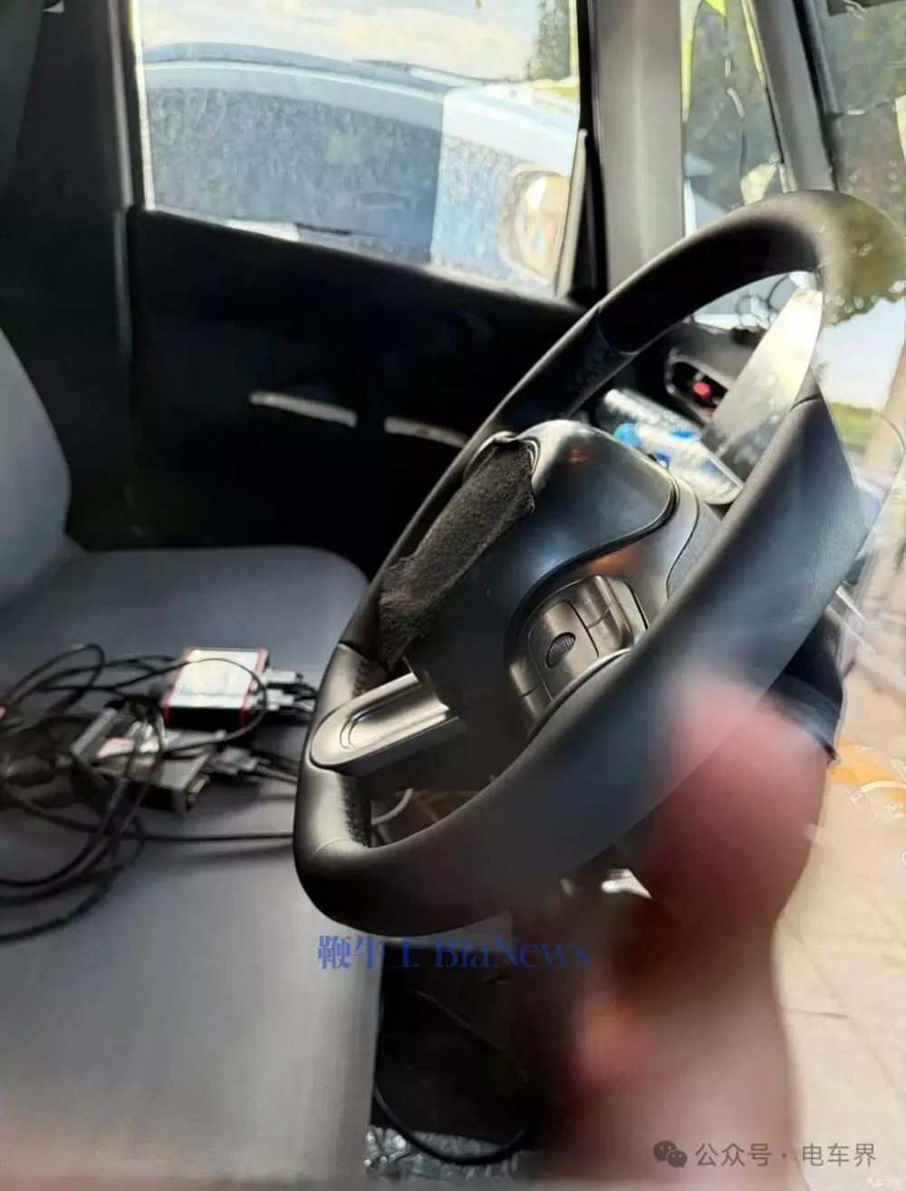 Perspectiva lateral del BYD Kei Car