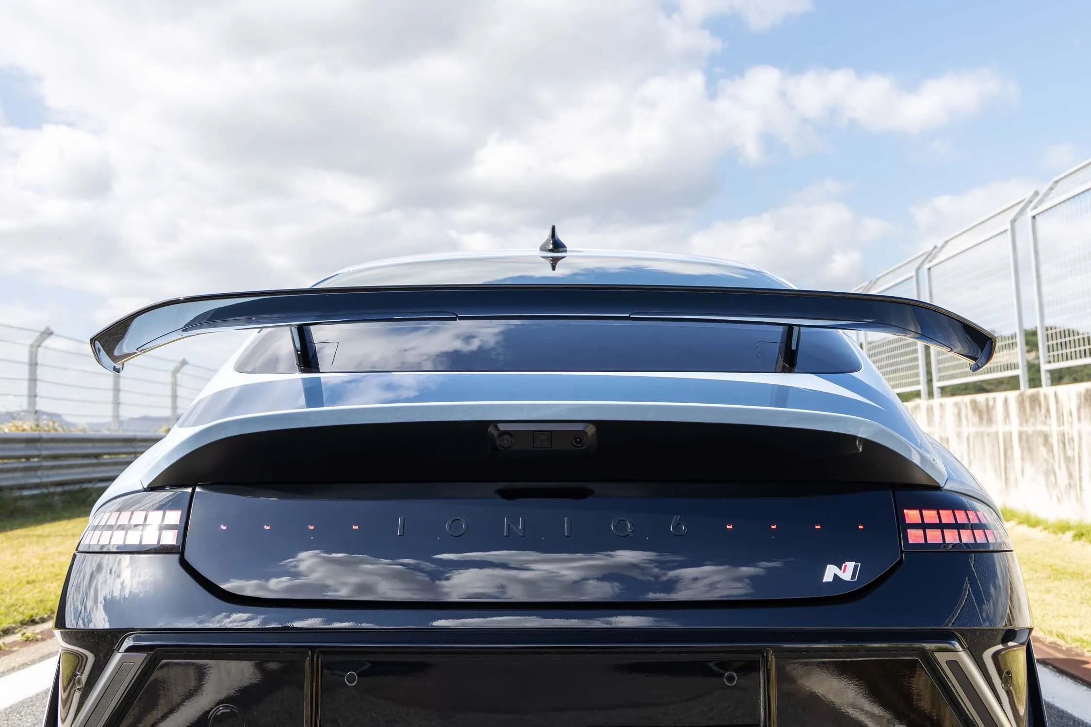 ヒョンデ アイオニック 6 N 2026のフロントクォーター