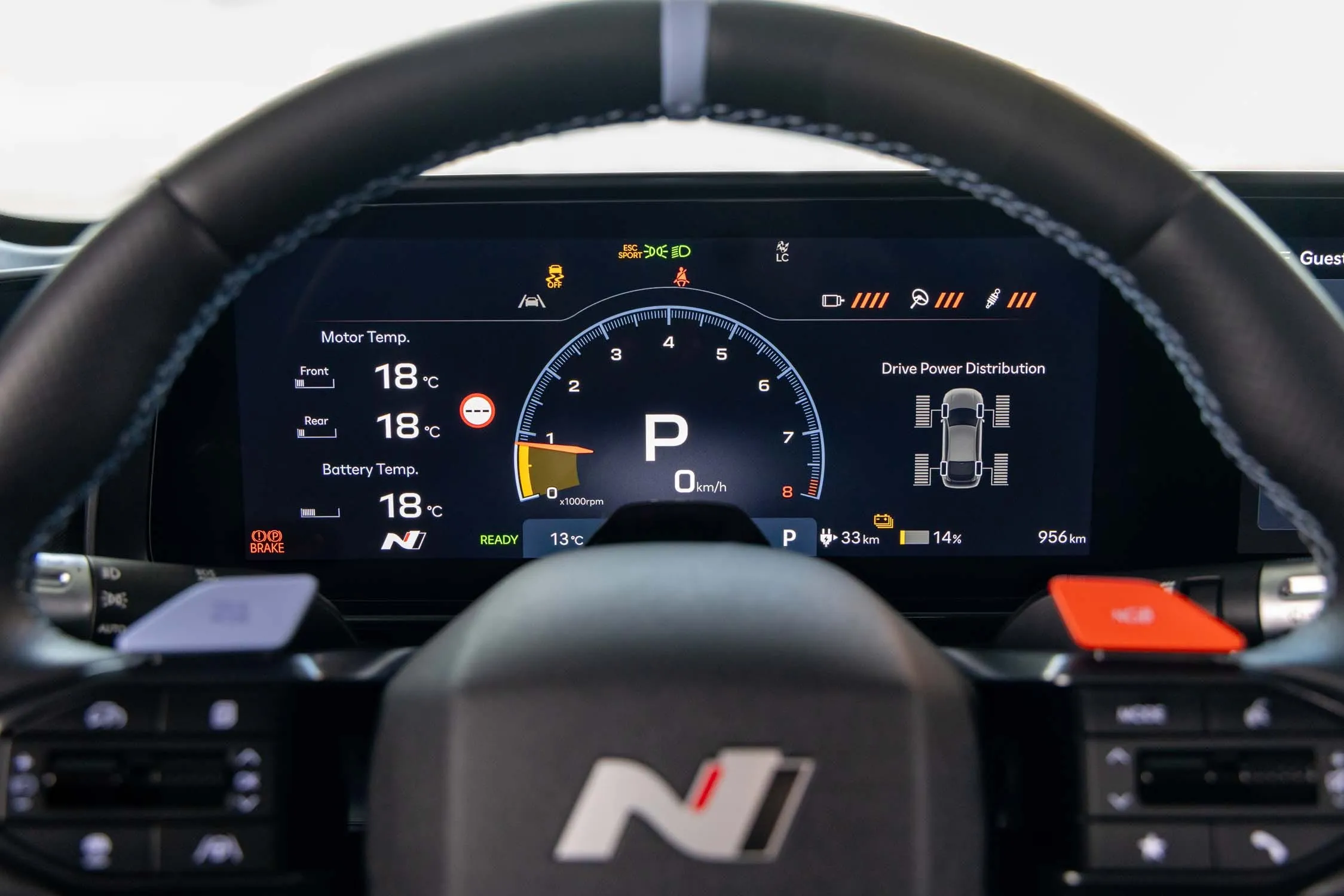 ヒョンデ アイオニック 6 N 2026のインテリア(ステアリング周り)