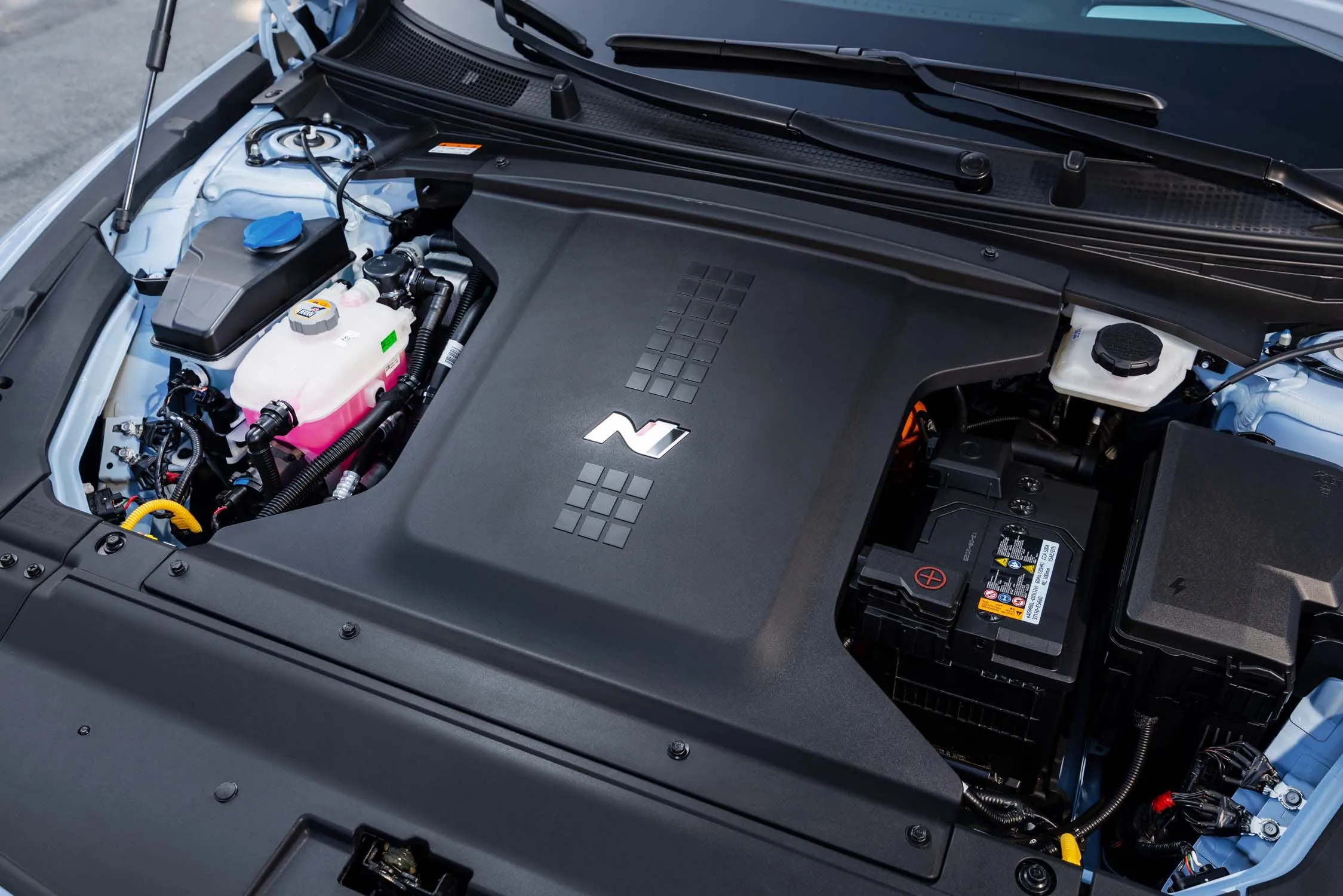 ヒョンデ アイオニック 6 N 2026のサイドビュー