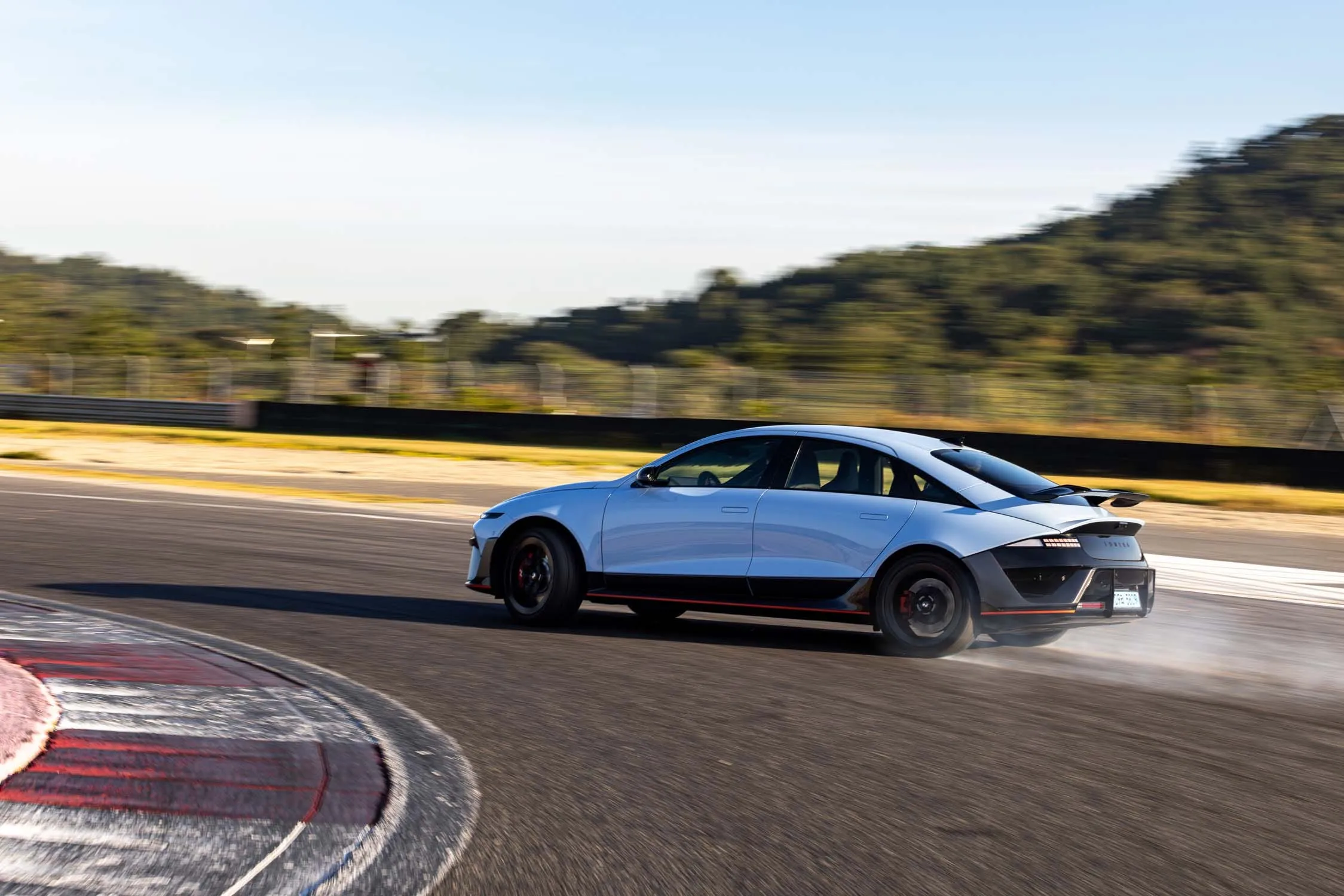 ヒョンデ アイオニック 6 N 2026のフロントサイド