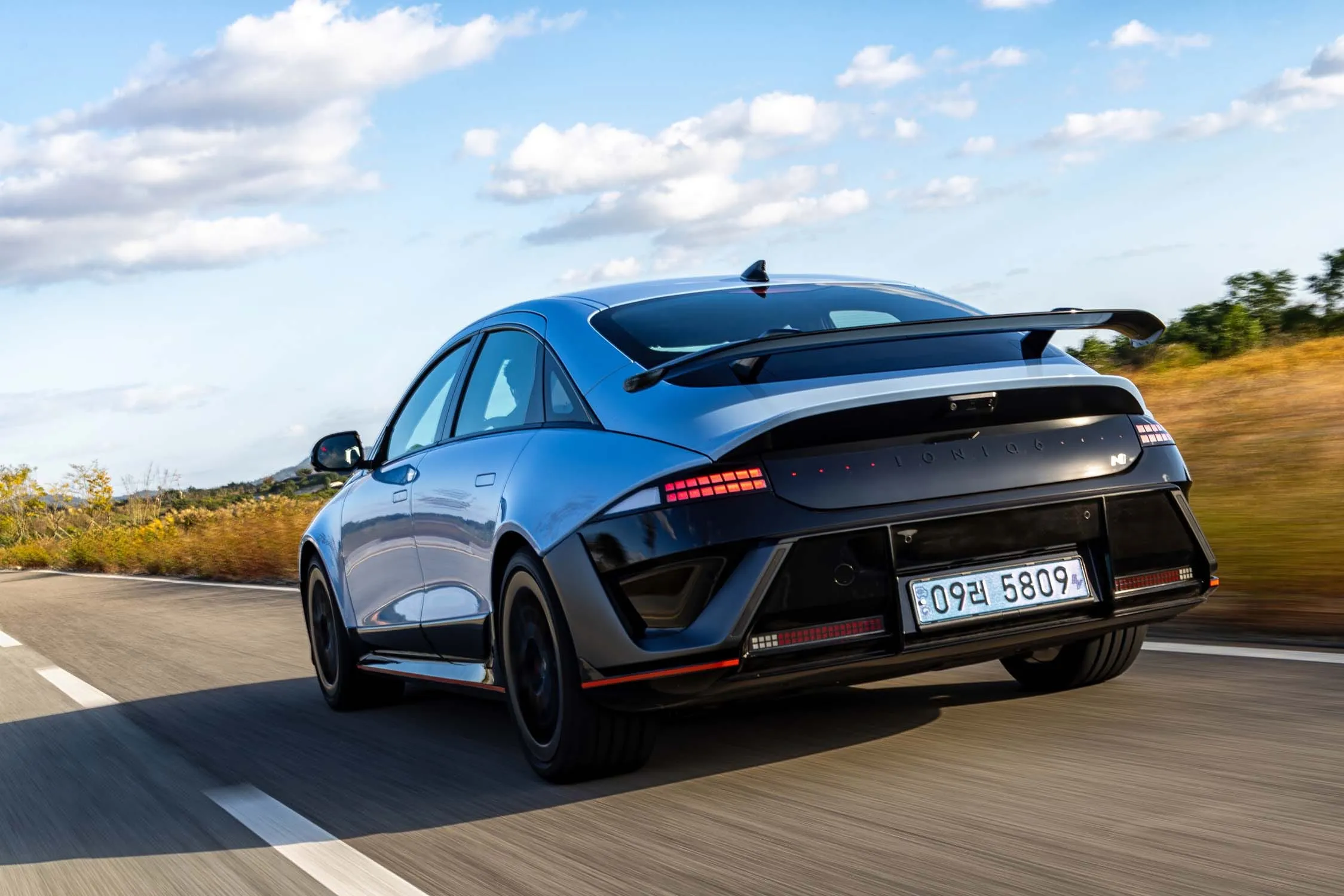 ヒョンデ アイオニック 6 N 2026のリアサイド