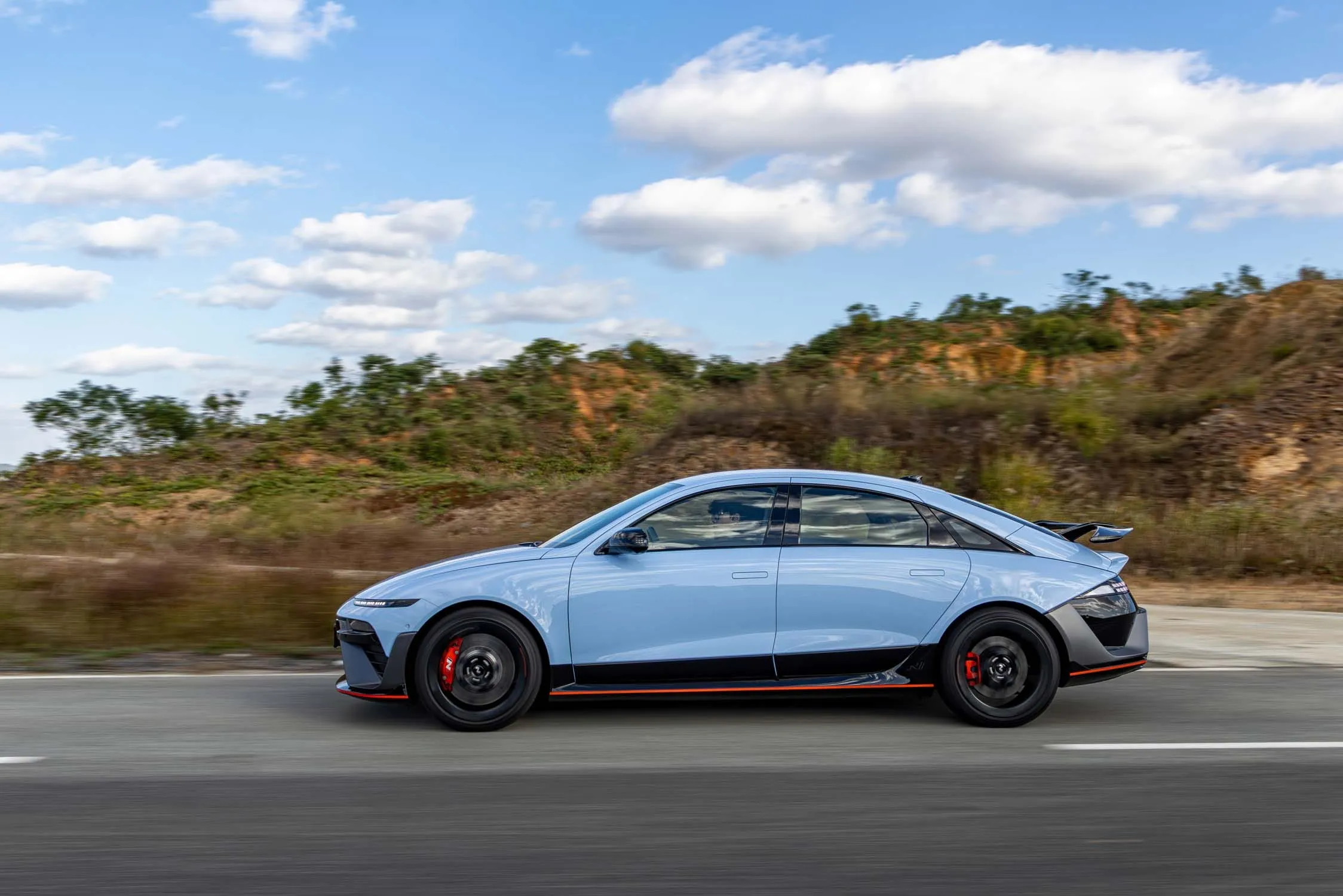 ヒョンデ アイオニック 6 N 2026のホイールとブレーキ