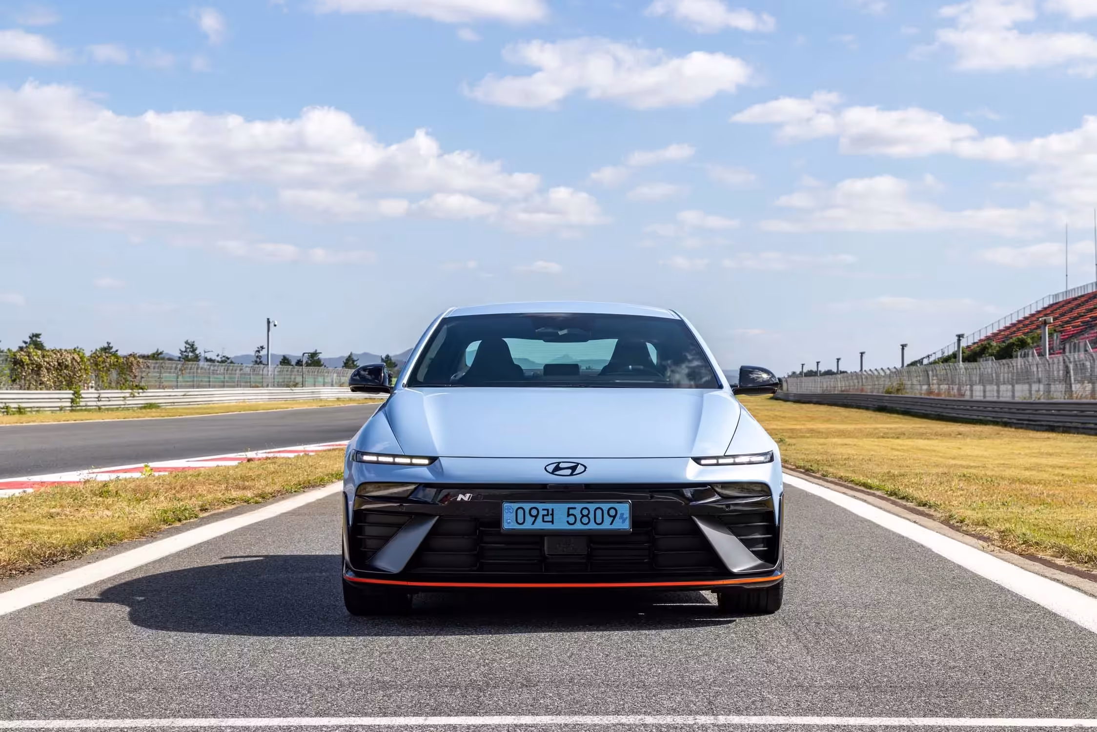 ヒョンデ アイオニック 6 N 2026のフロントビュー