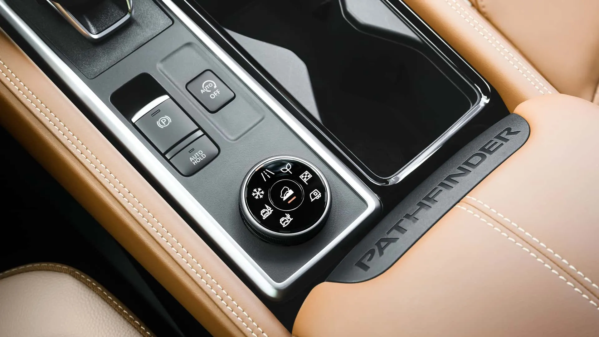 Vista frontal Pathfinder 2026 rojo