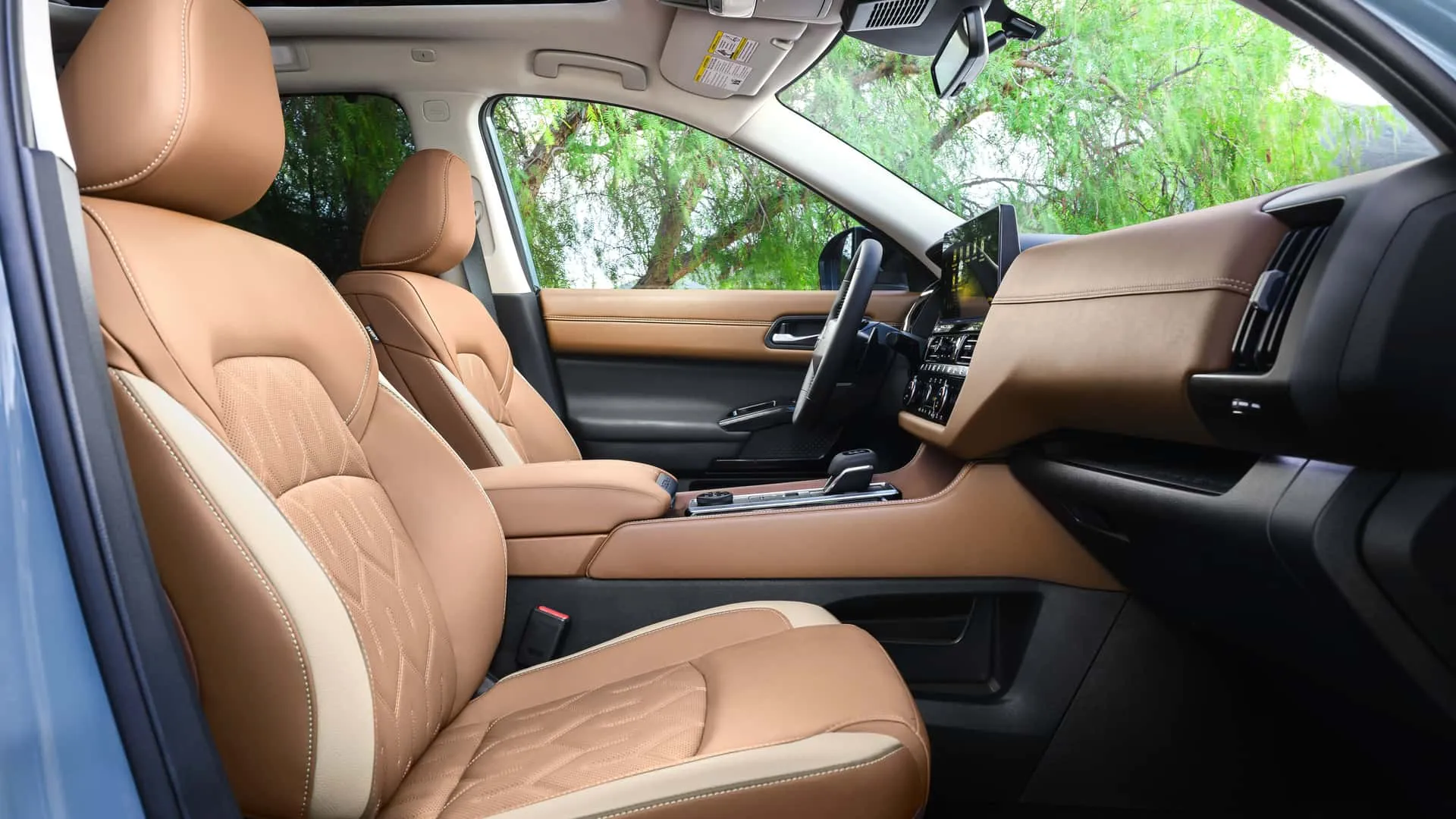 Vista trasera Pathfinder 2026 gris