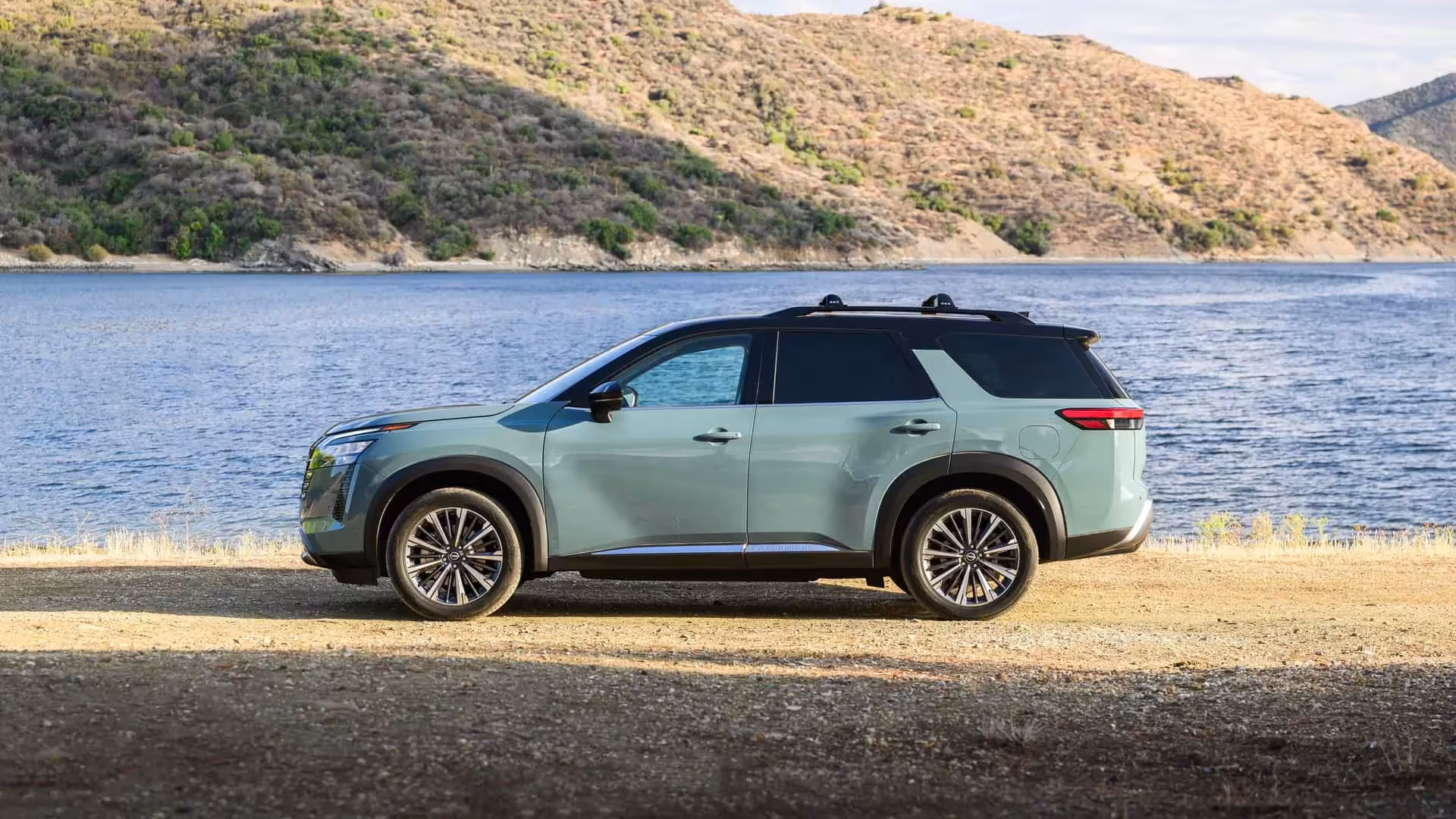 Detalle parrilla frontal Pathfinder 2026