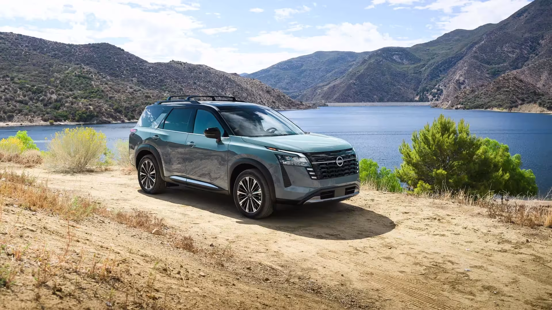 Vista lateral Pathfinder 2026 azul