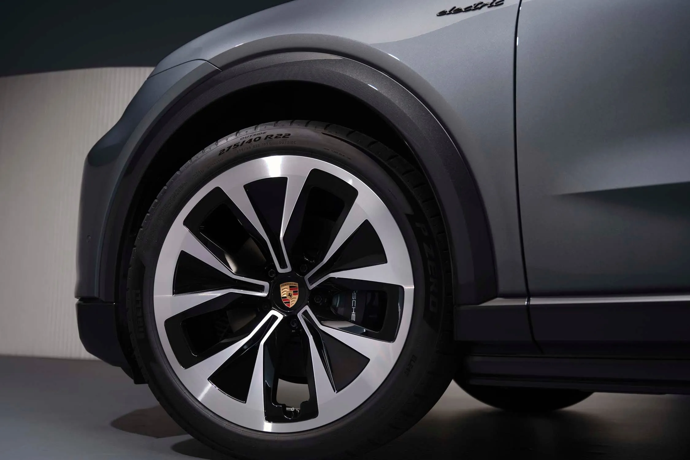 Galleria Porsche Cayenne Elettrica