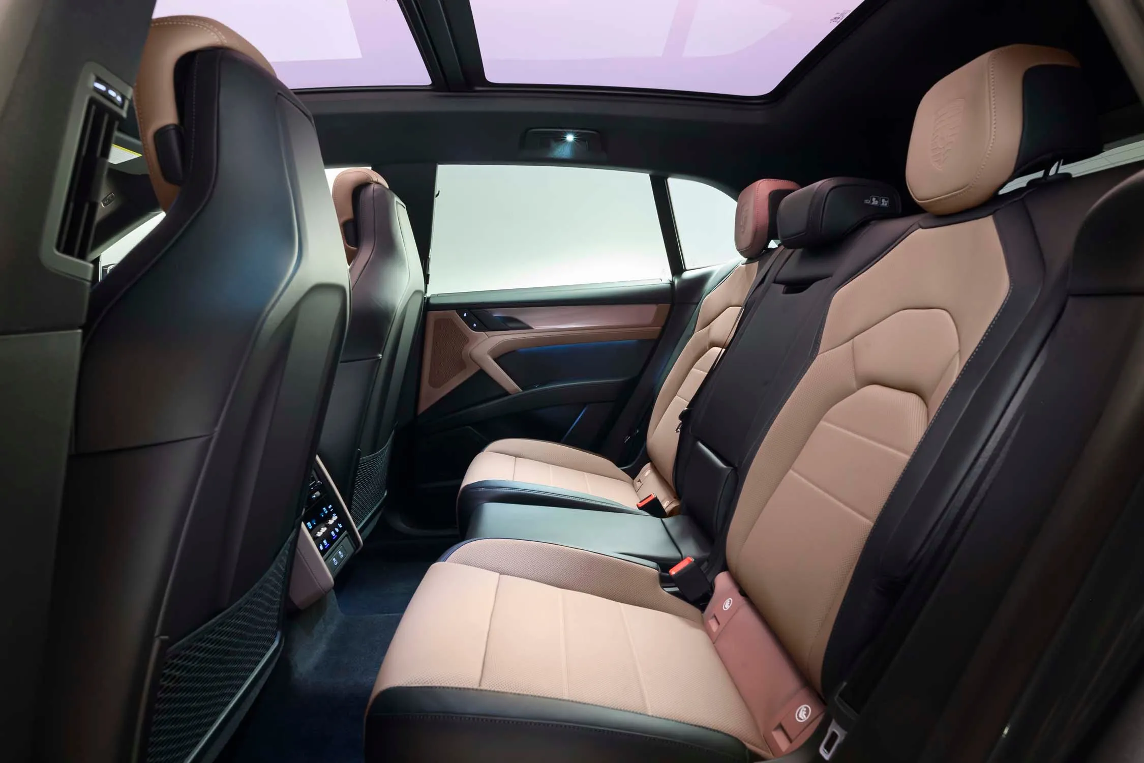 Galleria Porsche Cayenne Elettrica