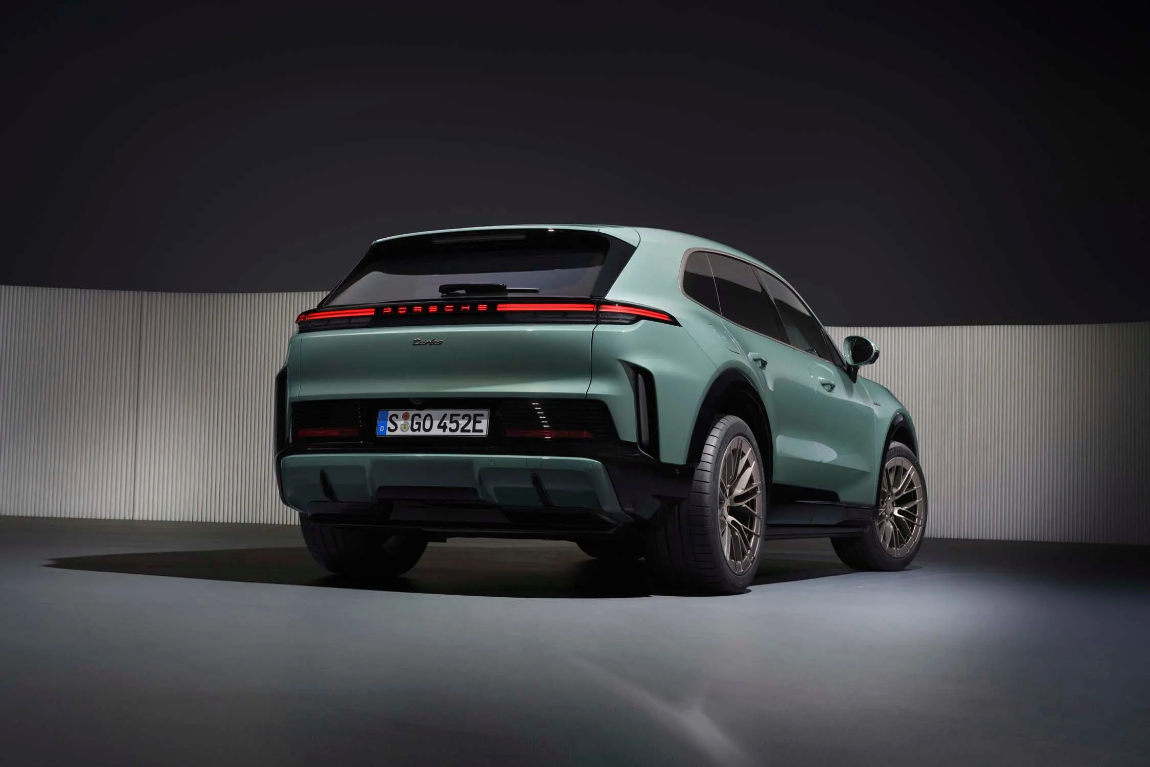 Galleria Porsche Cayenne Elettrica