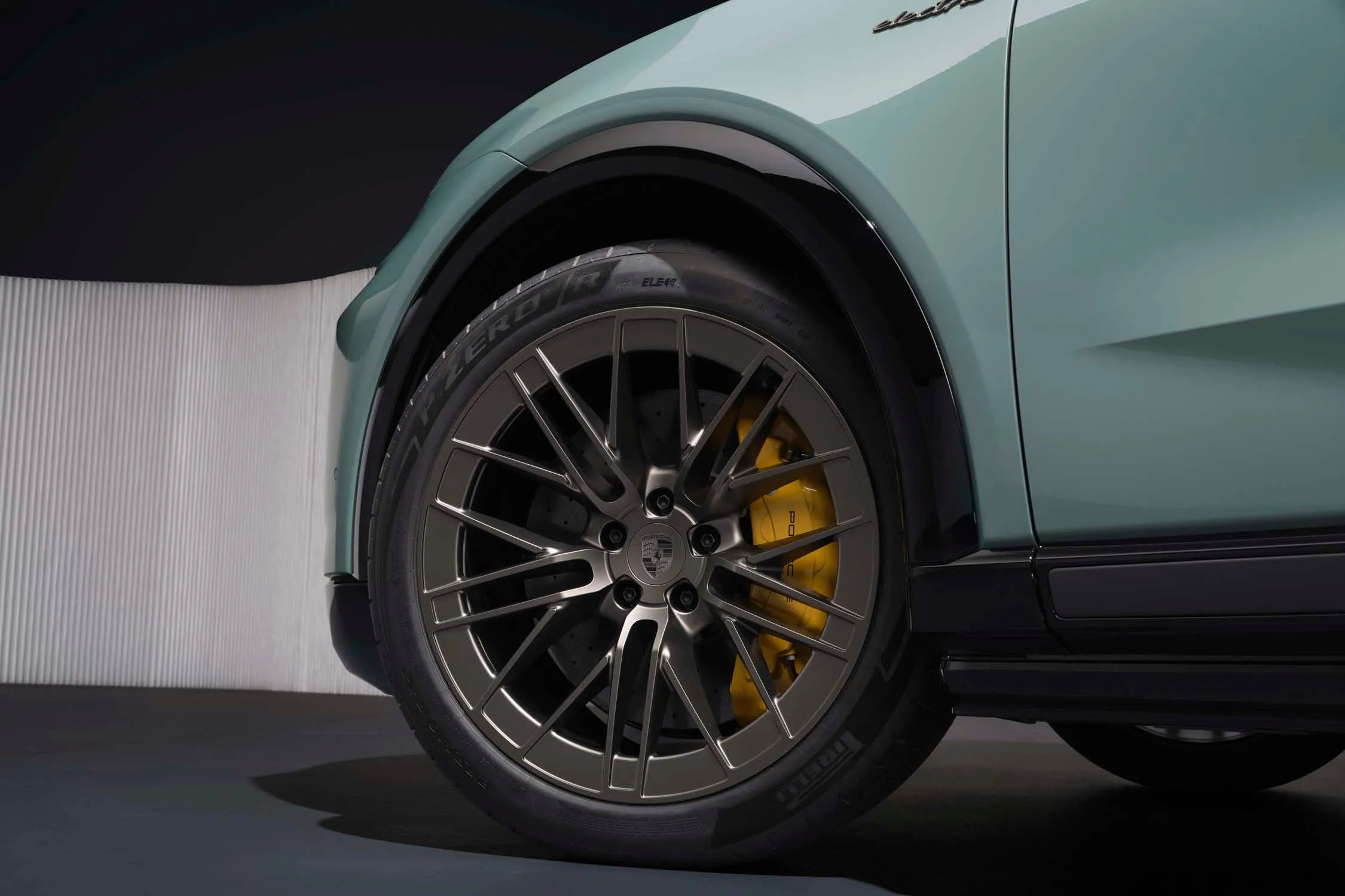 Galleria Porsche Cayenne Elettrica