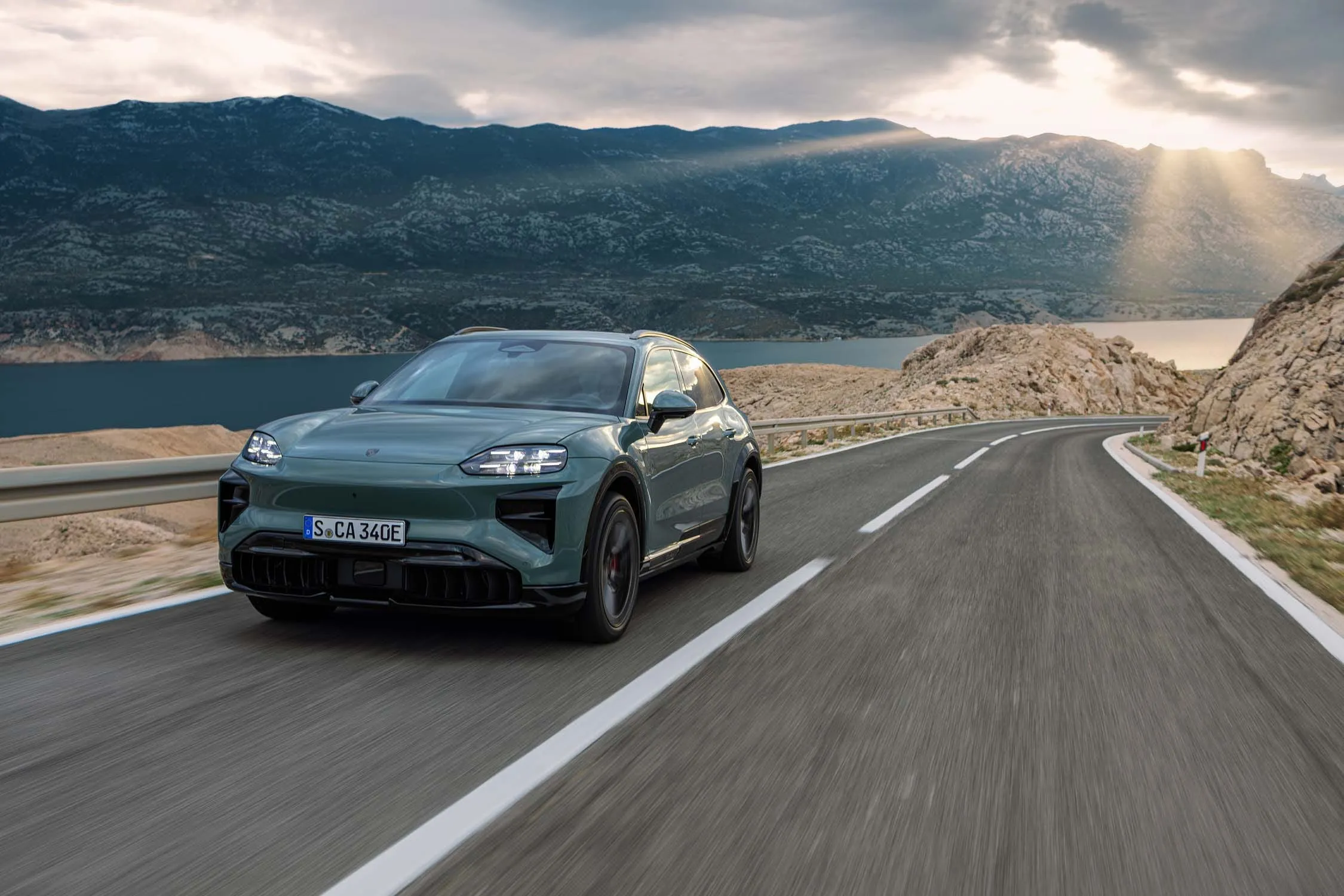 Galleria Porsche Cayenne Elettrica