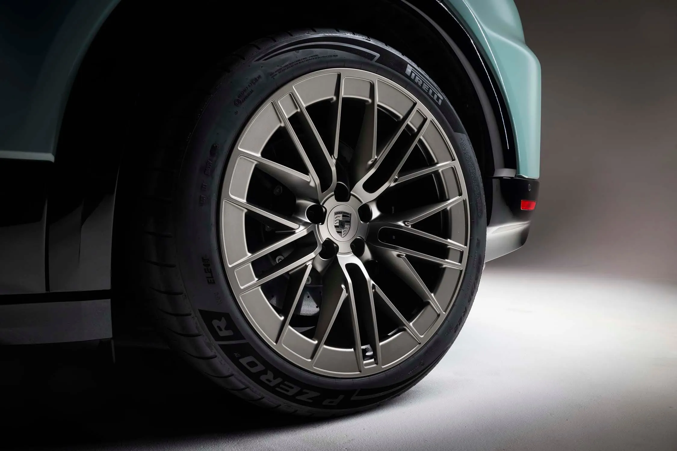 Galleria Porsche Cayenne Elettrica