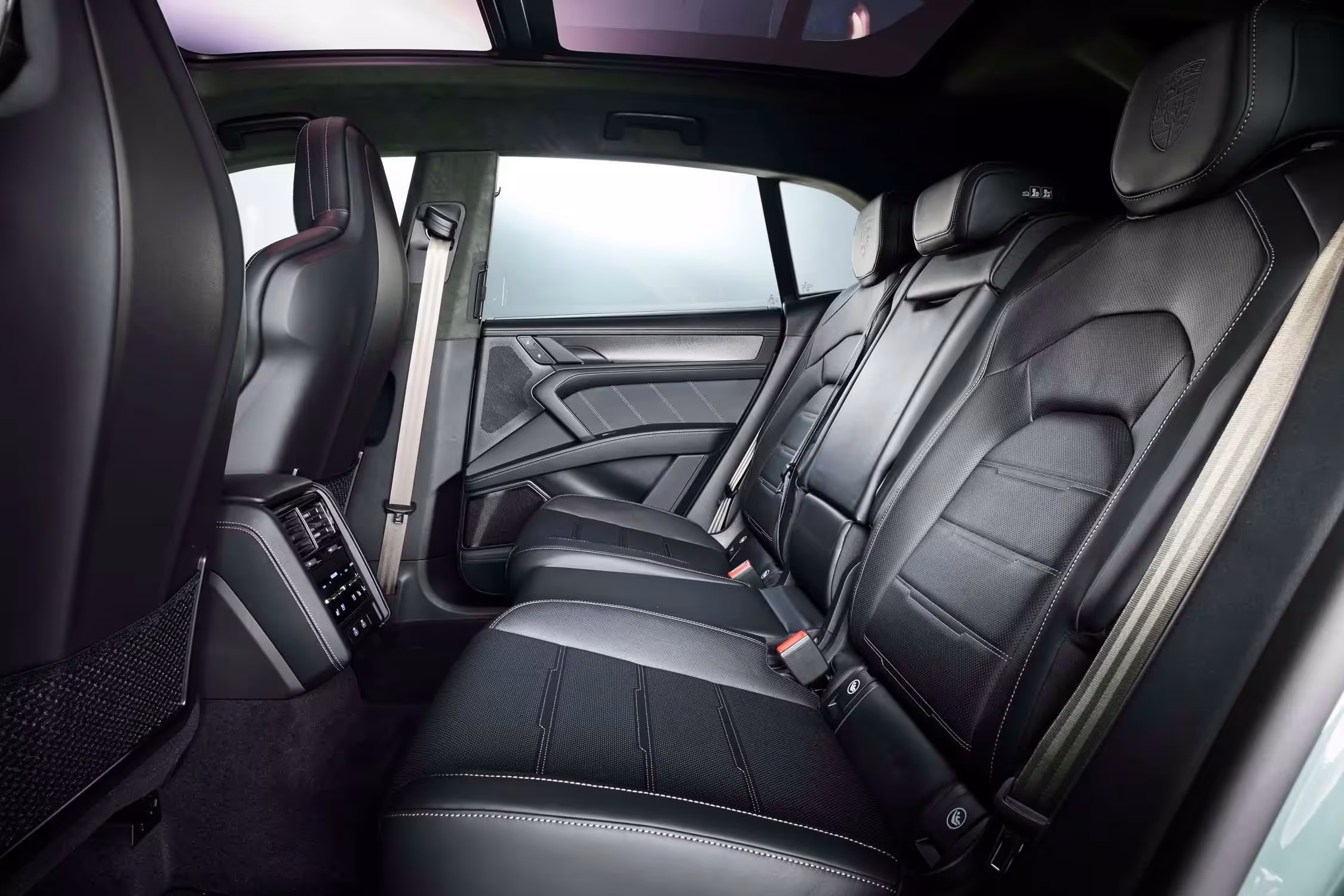 Galleria Porsche Cayenne Elettrica