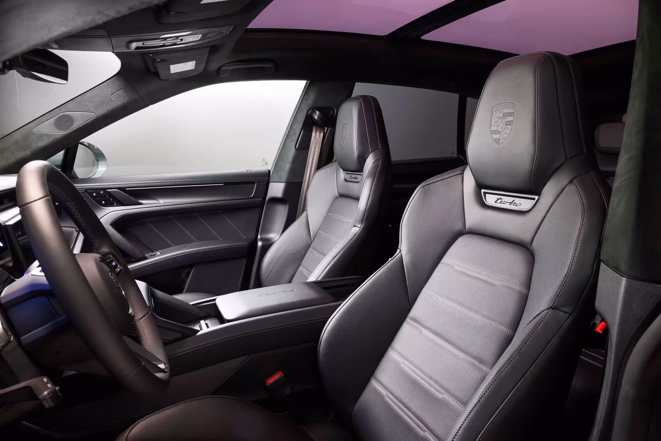 Porsche Cayenne Elettrica in movimento