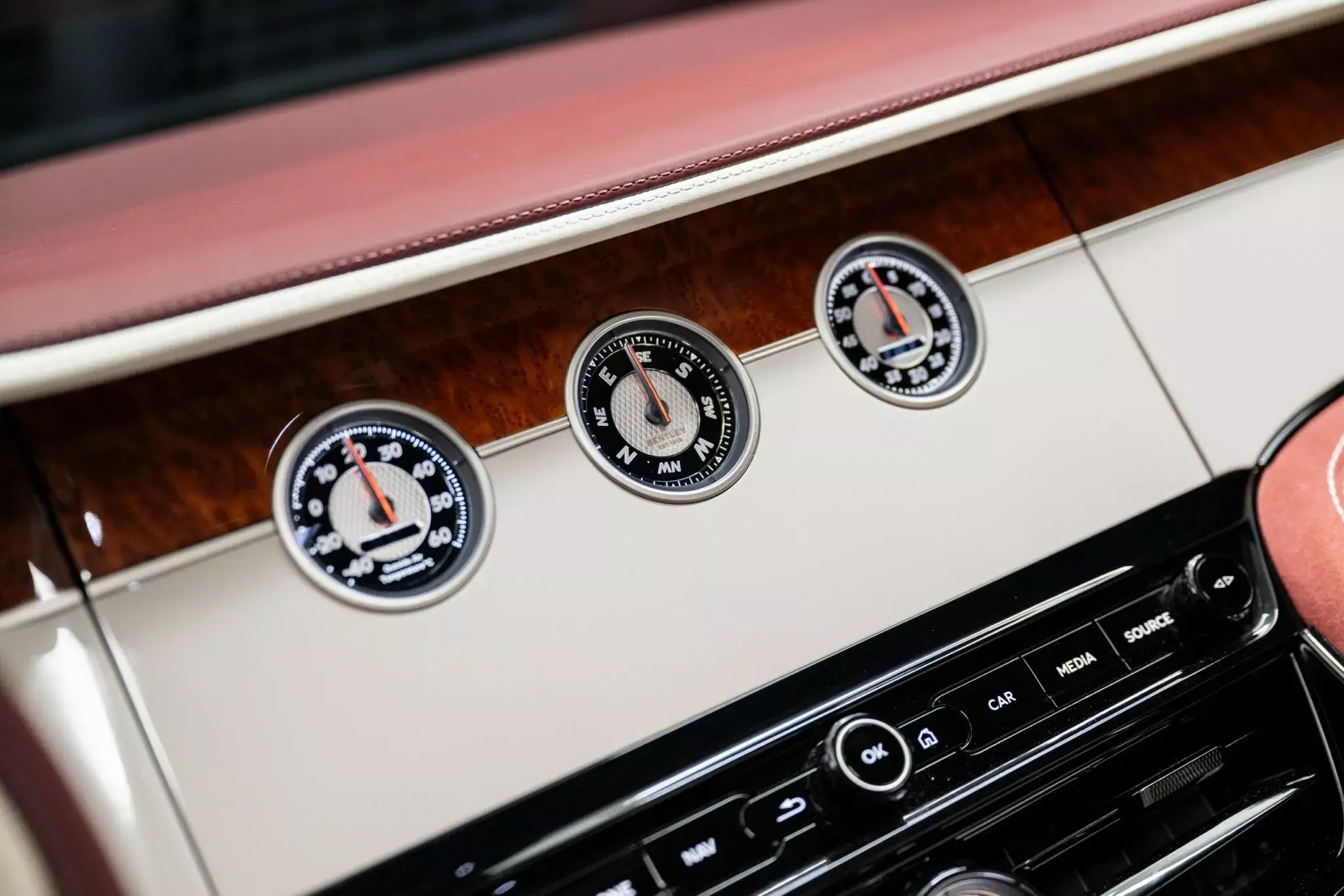 Элементы салона Bentley Bacalar