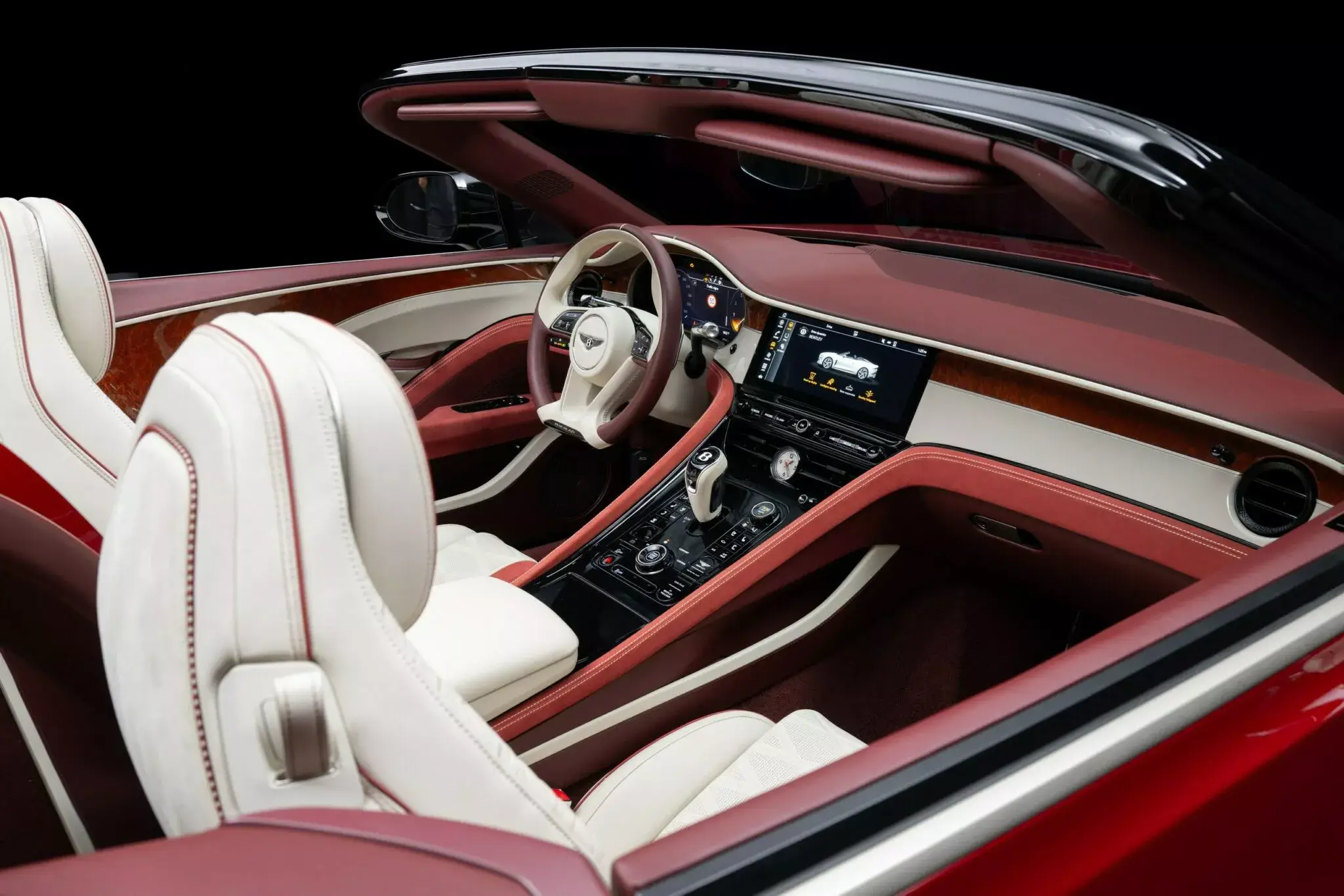 Вид сбоку Bentley Bacalar