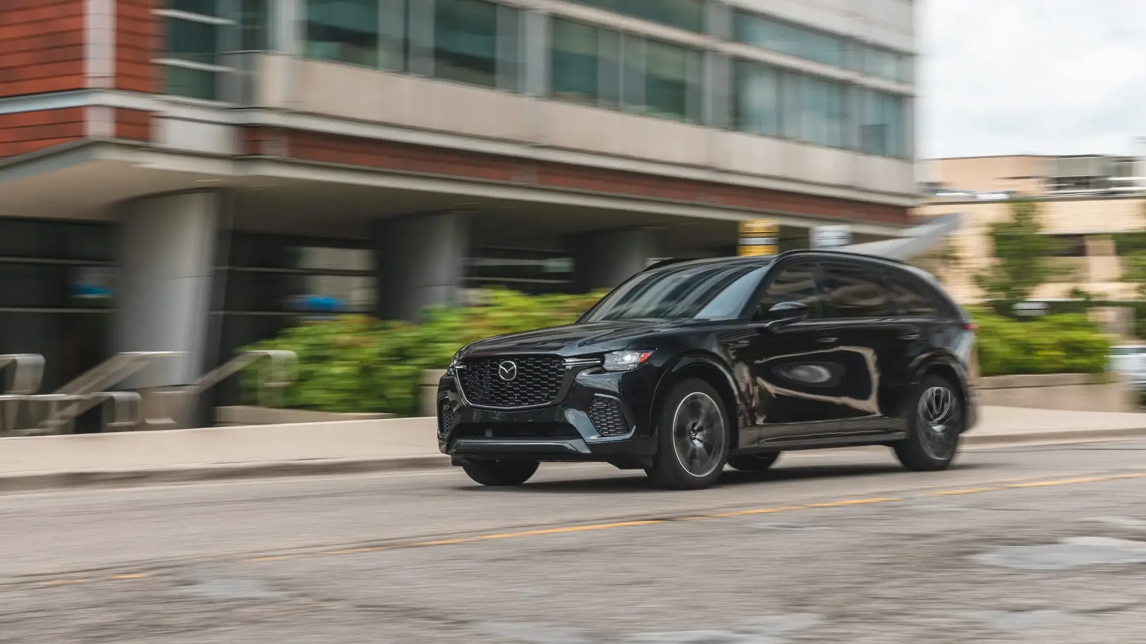 Novo MAZDA CX-70 2027: Potência de 340 HP e design boutique em um SUV de duas fileiras