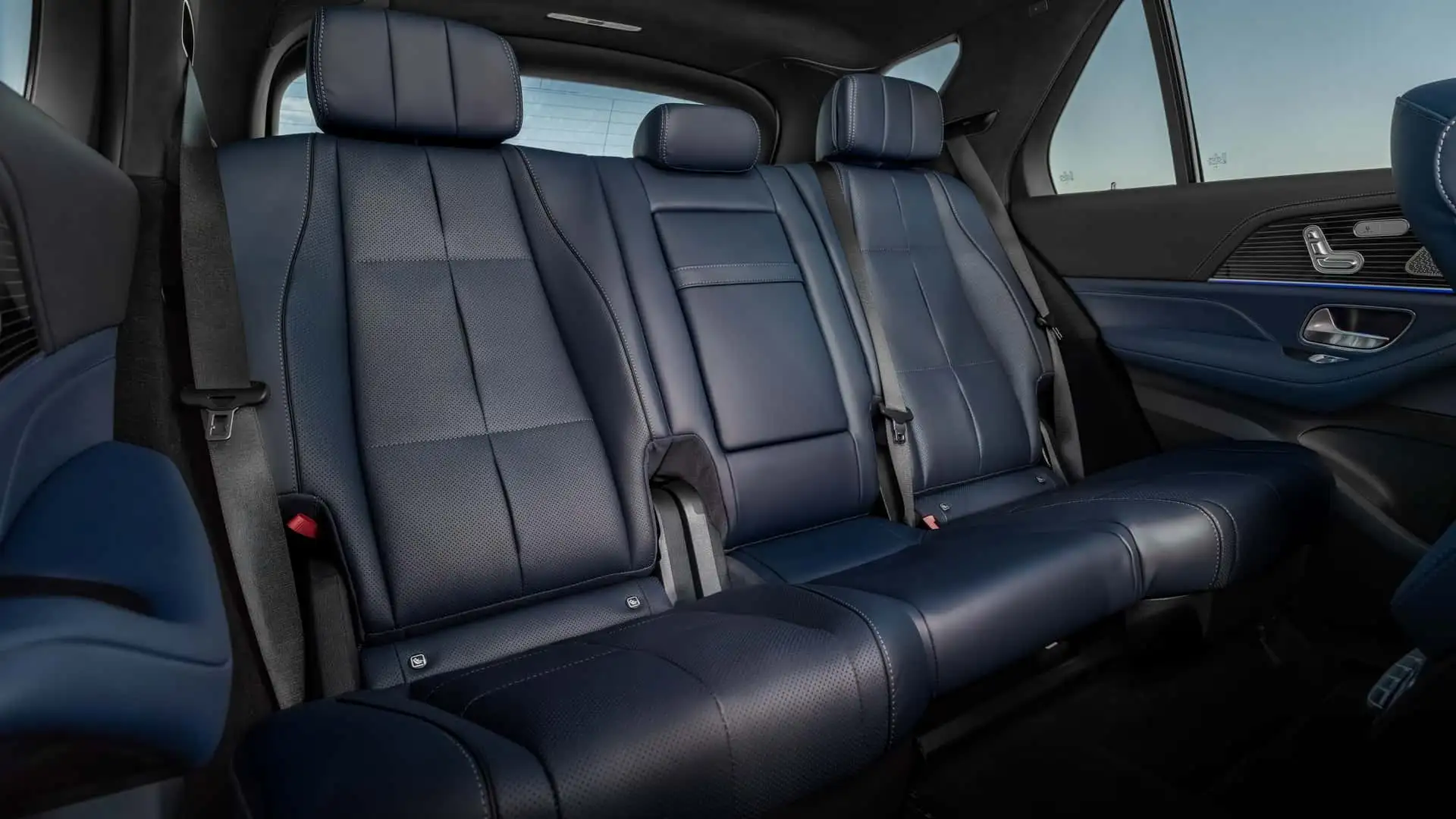 2027 MERCEDES BENZ GLE - Luxurious Navy Blue Leather Rear Seats