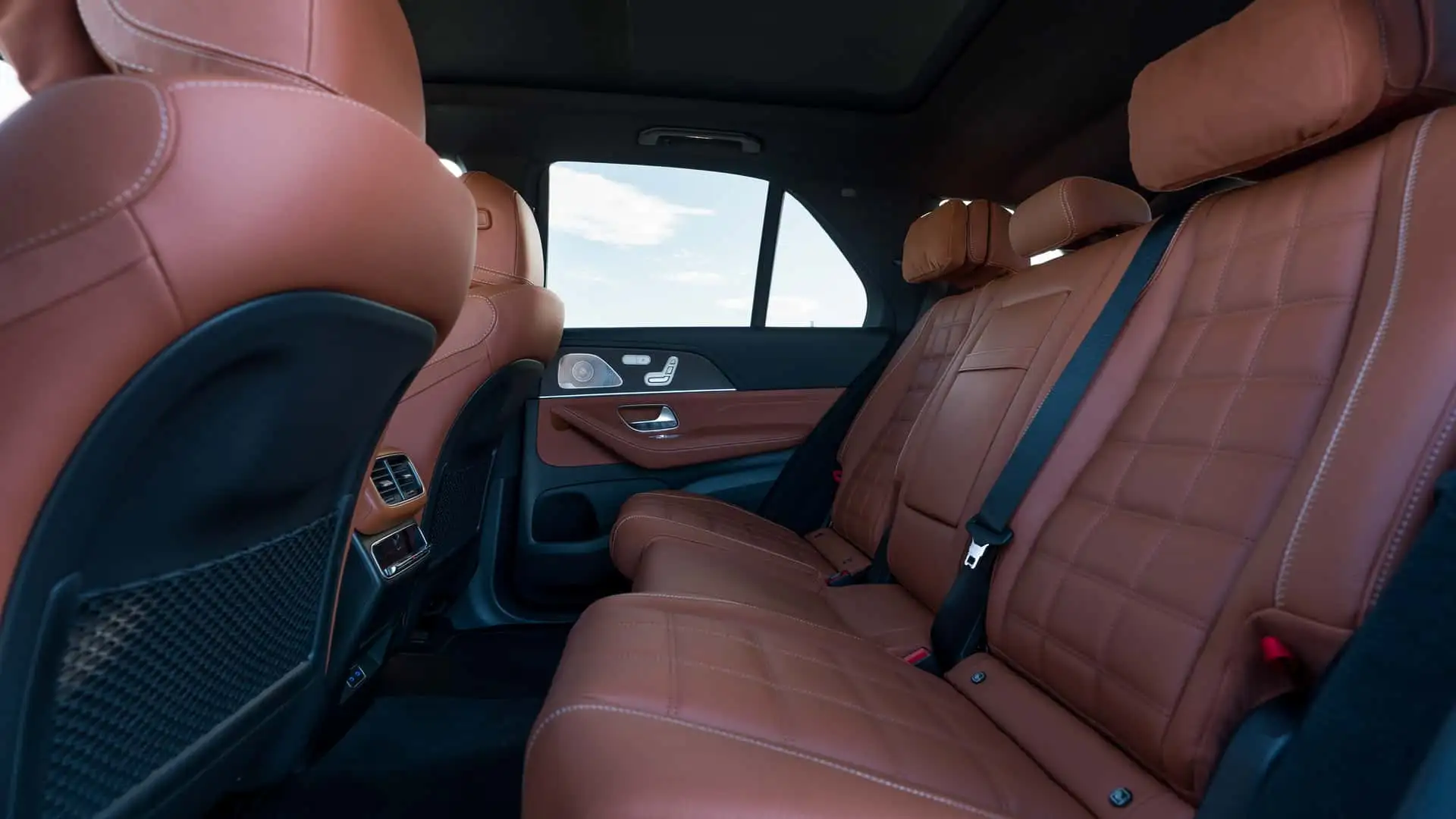 2027 MERCEDES BENZ GLE - Luxurious Tan Leather Rear Seats With Black Trim