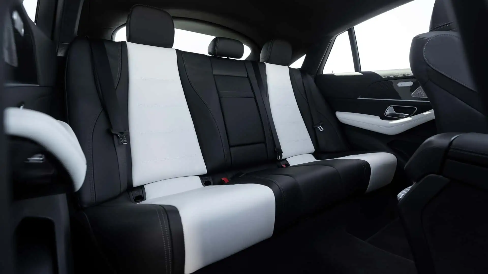 2027 MERCEDES BENZ GLE - Luxurious Two Tone Black White Leather Rear Seats