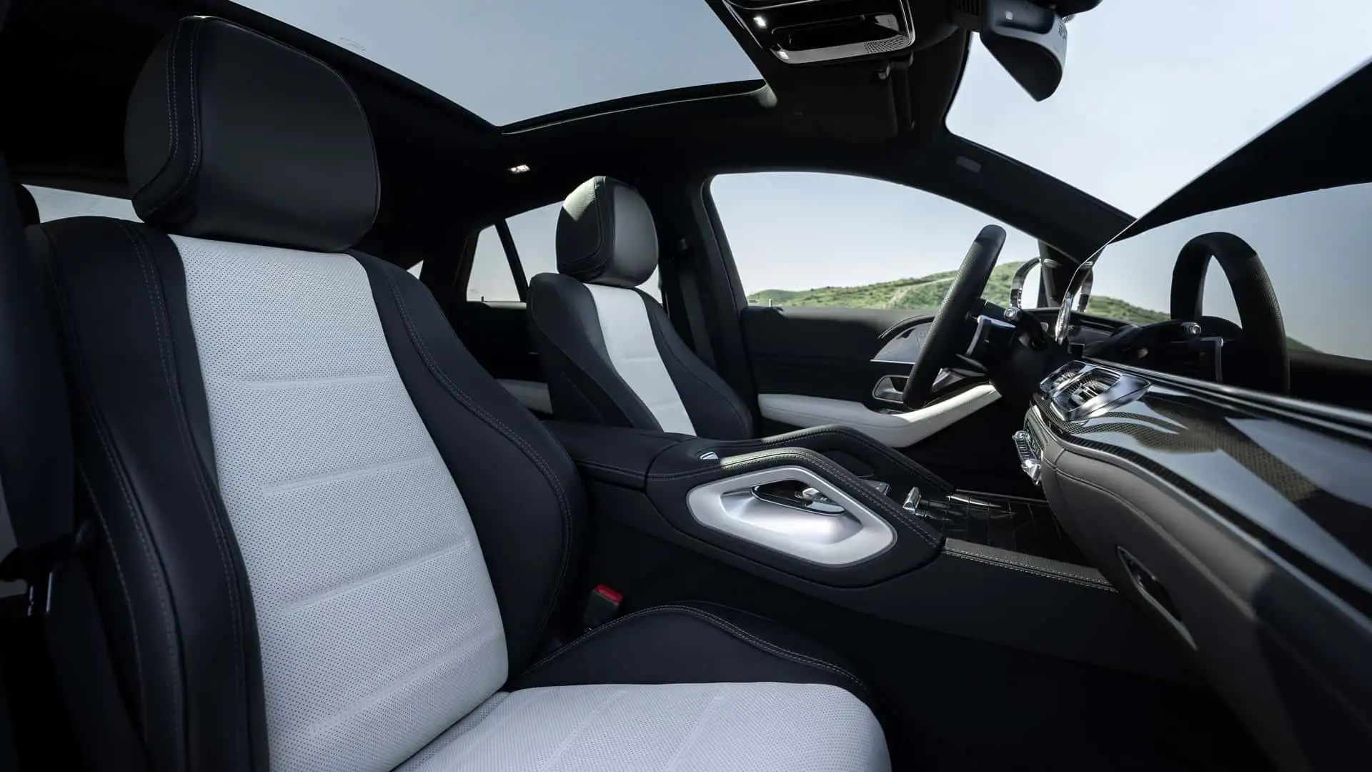 2027 MERCEDES BENZ GLE - Luxury Two Tone Leather Front Interior With Panoramic Roof