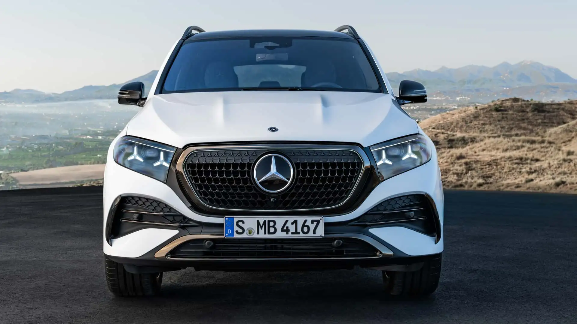 2027 MERCEDES BENZ GLE - Pearl White Mercedes Front With Black Panoramic Grille