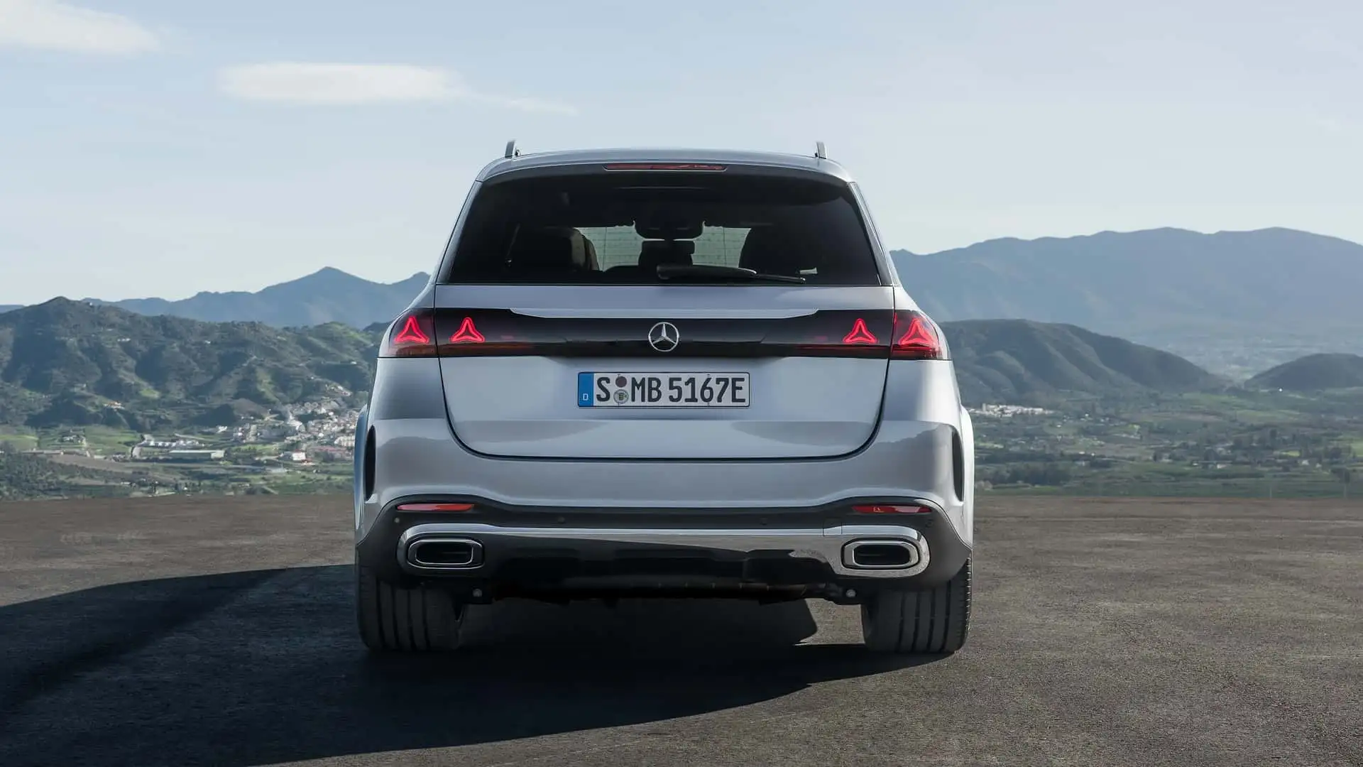 2027 MERCEDES BENZ GLE - Silver Mercedes SUV Rear With LED Taillights Exhausts