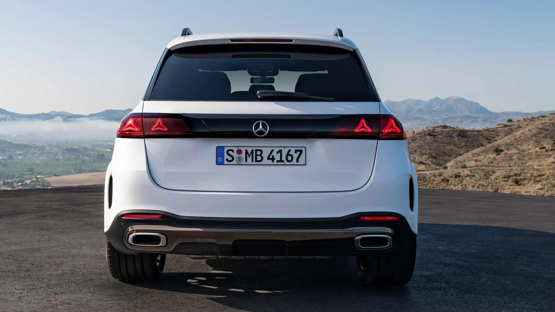 2027 MERCEDES BENZ GLE - Sleek White Rear With Red LED Taillight Bar Dual Exhaust