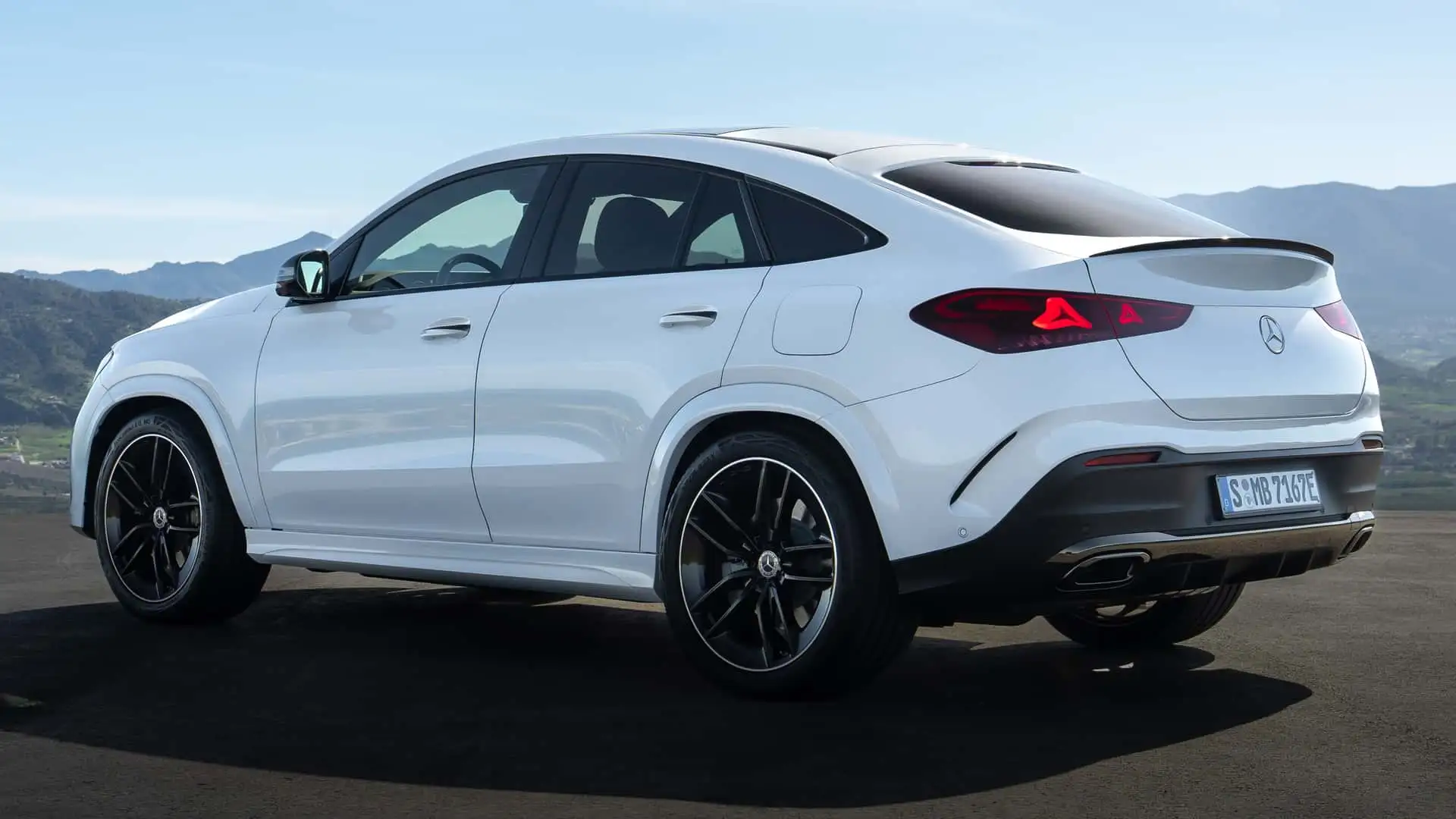 2027 MERCEDES BENZ GLE - White Mercedes GLE Coupe Rear Profile Black Rims