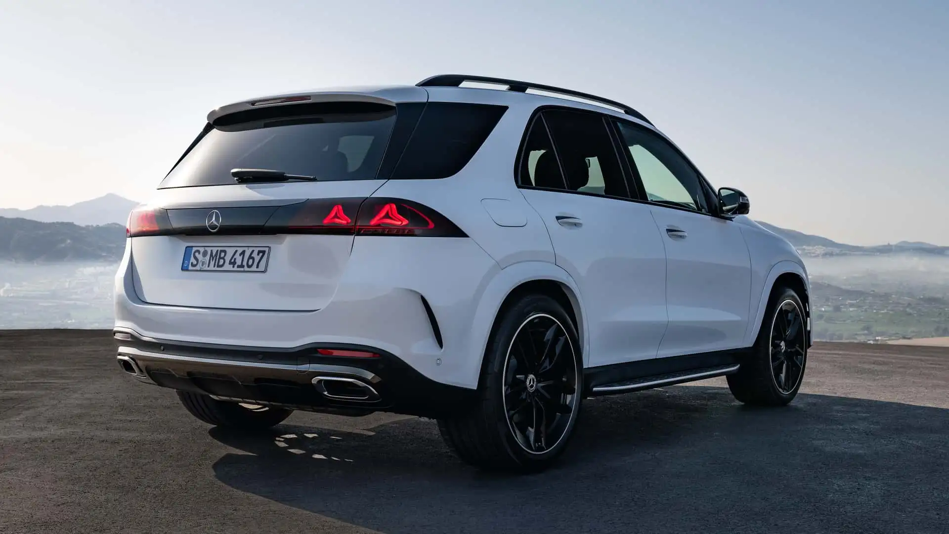 2027 MERCEDES BENZ GLE - White SUV Rear With Red LED Taillights Black Rims