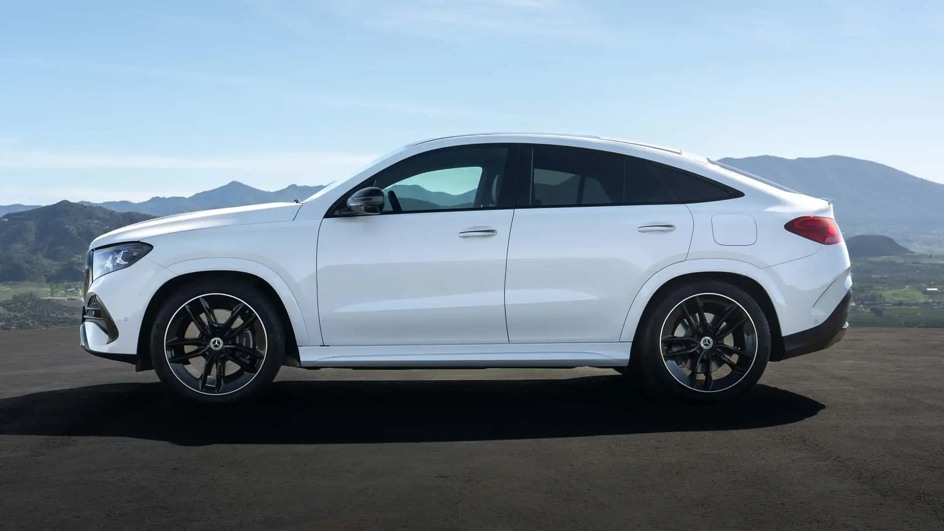 2027 MERCEDES BENZ GLE - White Sleek Coupe SUV Side Profile Black Alloys