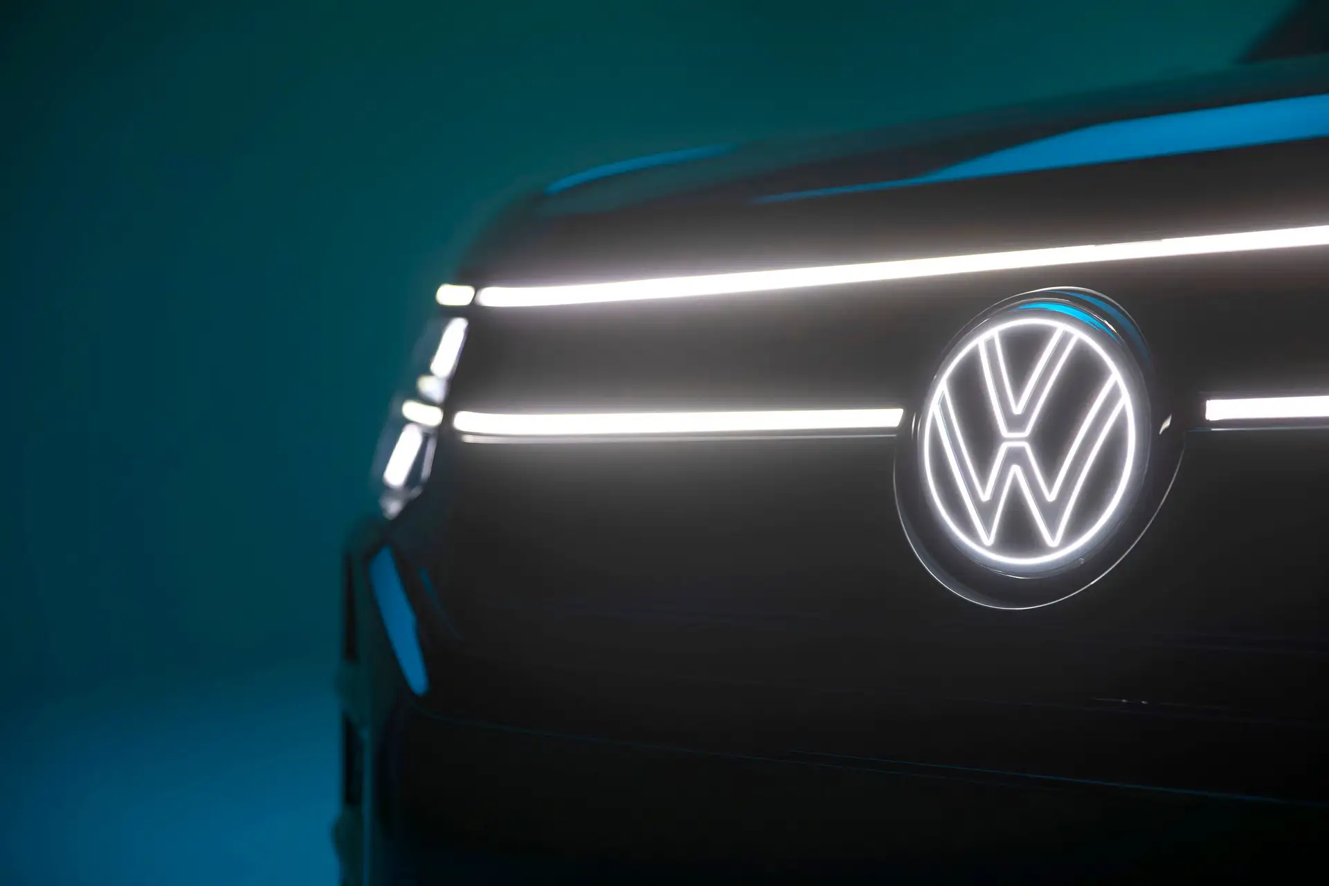 2027 VOLKSWAGEN ATLAS - Futuristic Black VW Grille With Glowing LED Bars