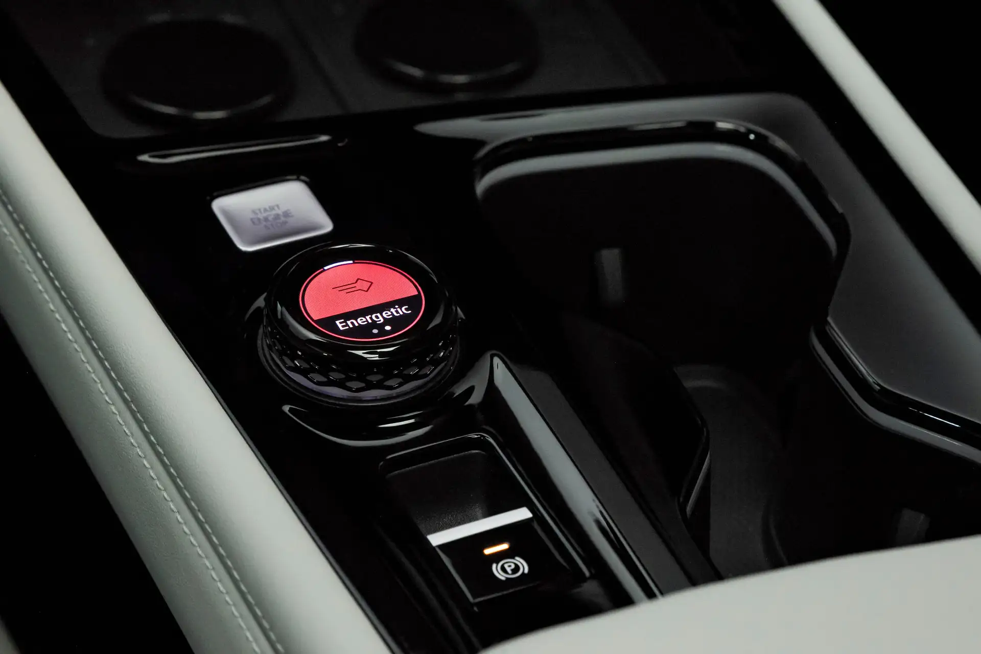 2027 VOLKSWAGEN ATLAS - Glossy Black Console With Red Energy Start Button