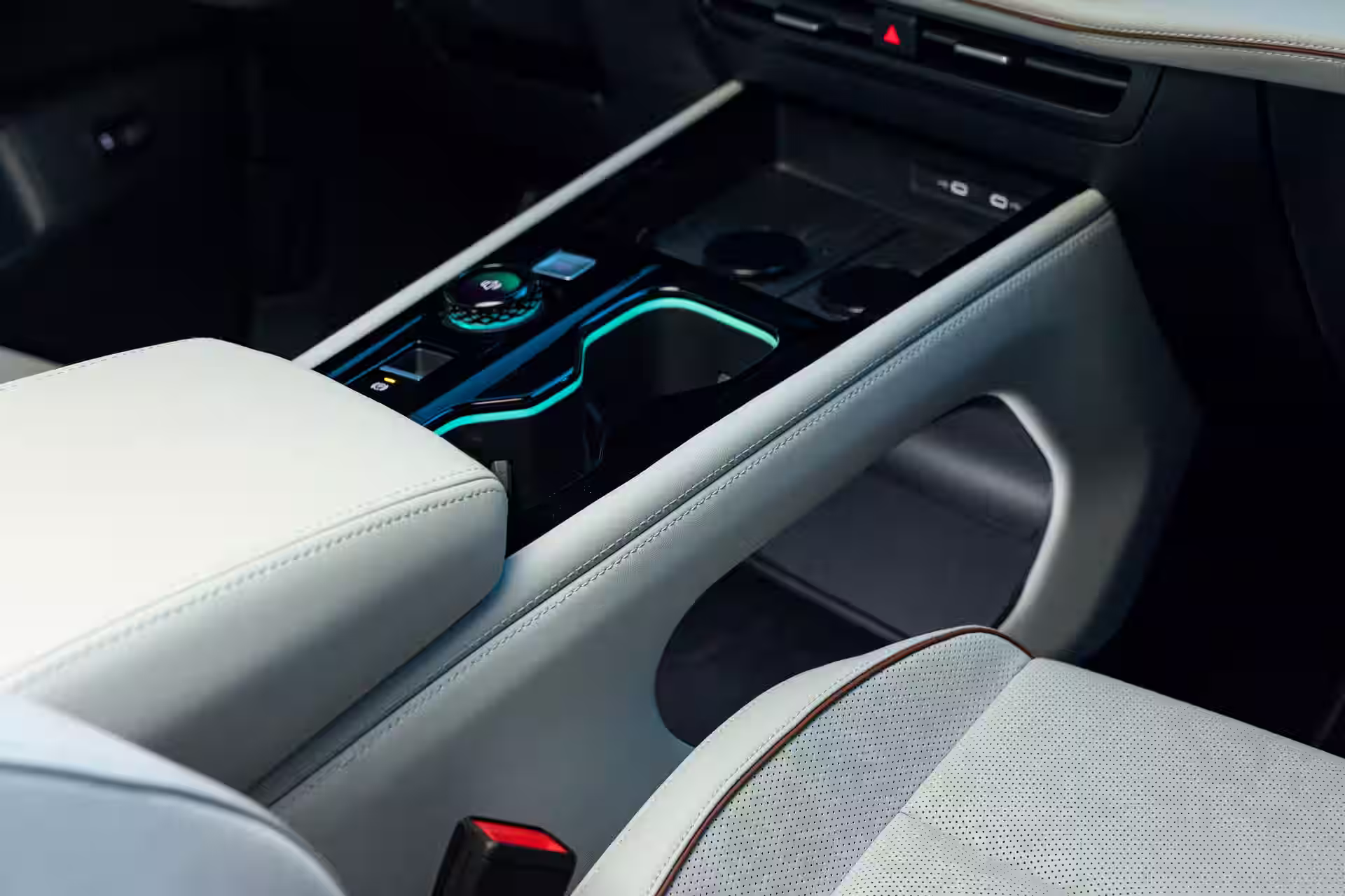 2027 VOLKSWAGEN ATLAS - Luxury Cream Leather Center Console With Blue Glow Shifter