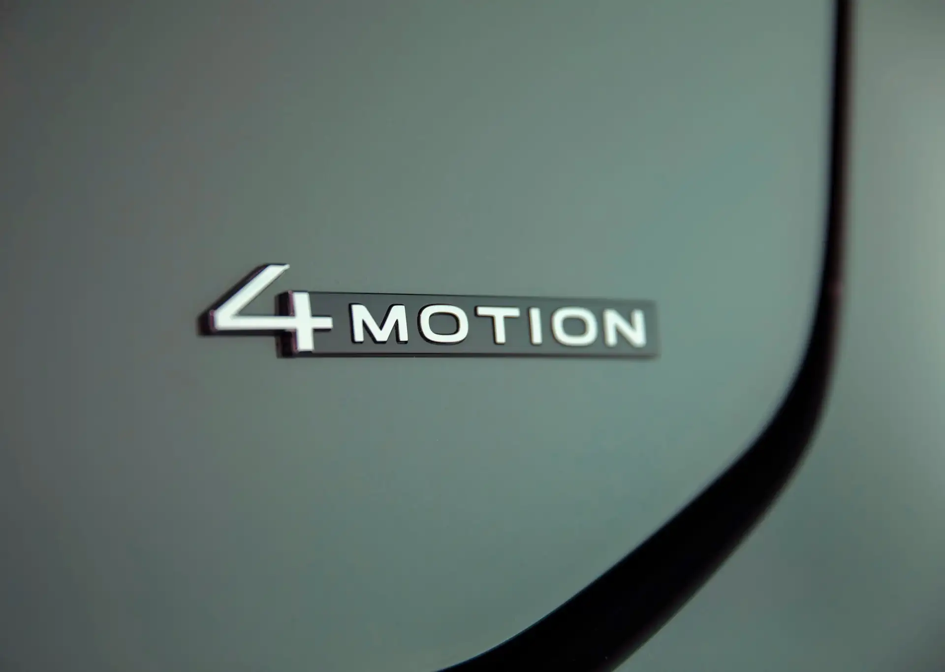 2027 VOLKSWAGEN ATLAS - Premium White 4MOTION Badge On Gray Green Body