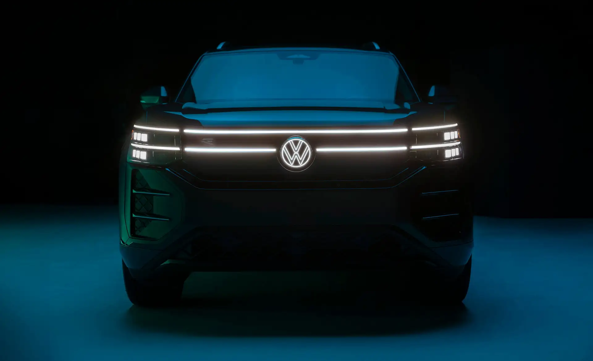 2027 VOLKSWAGEN ATLAS - Sleek Black Front Grille With Illuminated VW LED Bar