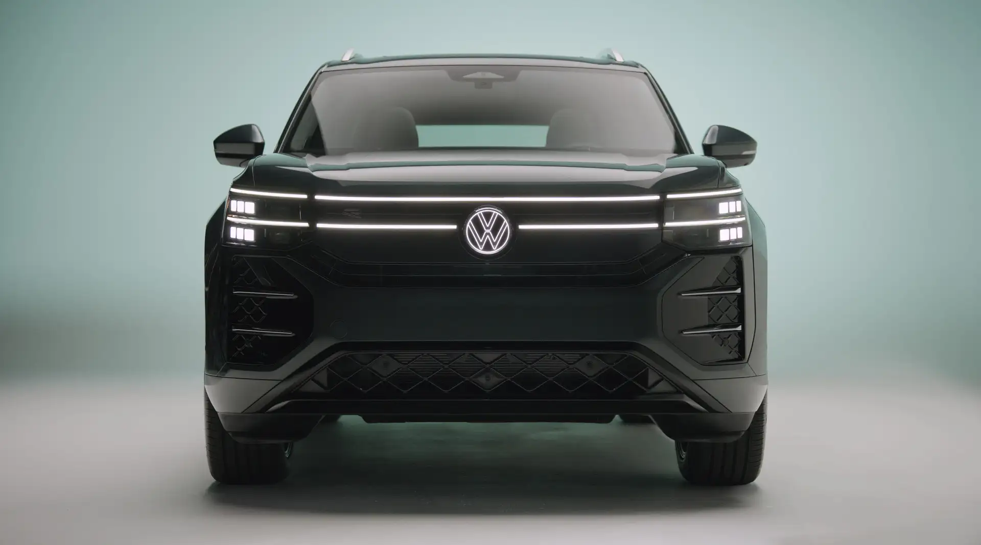 2027 VOLKSWAGEN ATLAS - Sleek Black VW SUV Front With Slim LED Lights