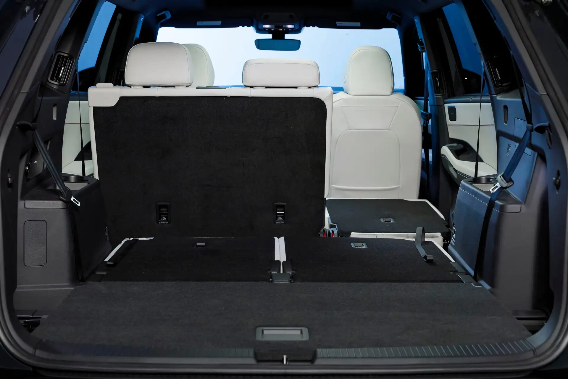 2027 VOLKSWAGEN ATLAS - Spacious Black Cargo Hold With Folded White Leather Seats 1