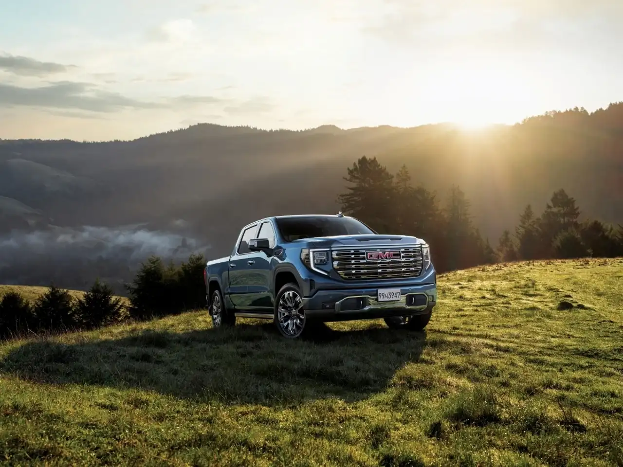 GMC SIERRA DENALI স্কারলেট নাইট সংস্করণে নতুন লাল পরিচয় যোগ করে