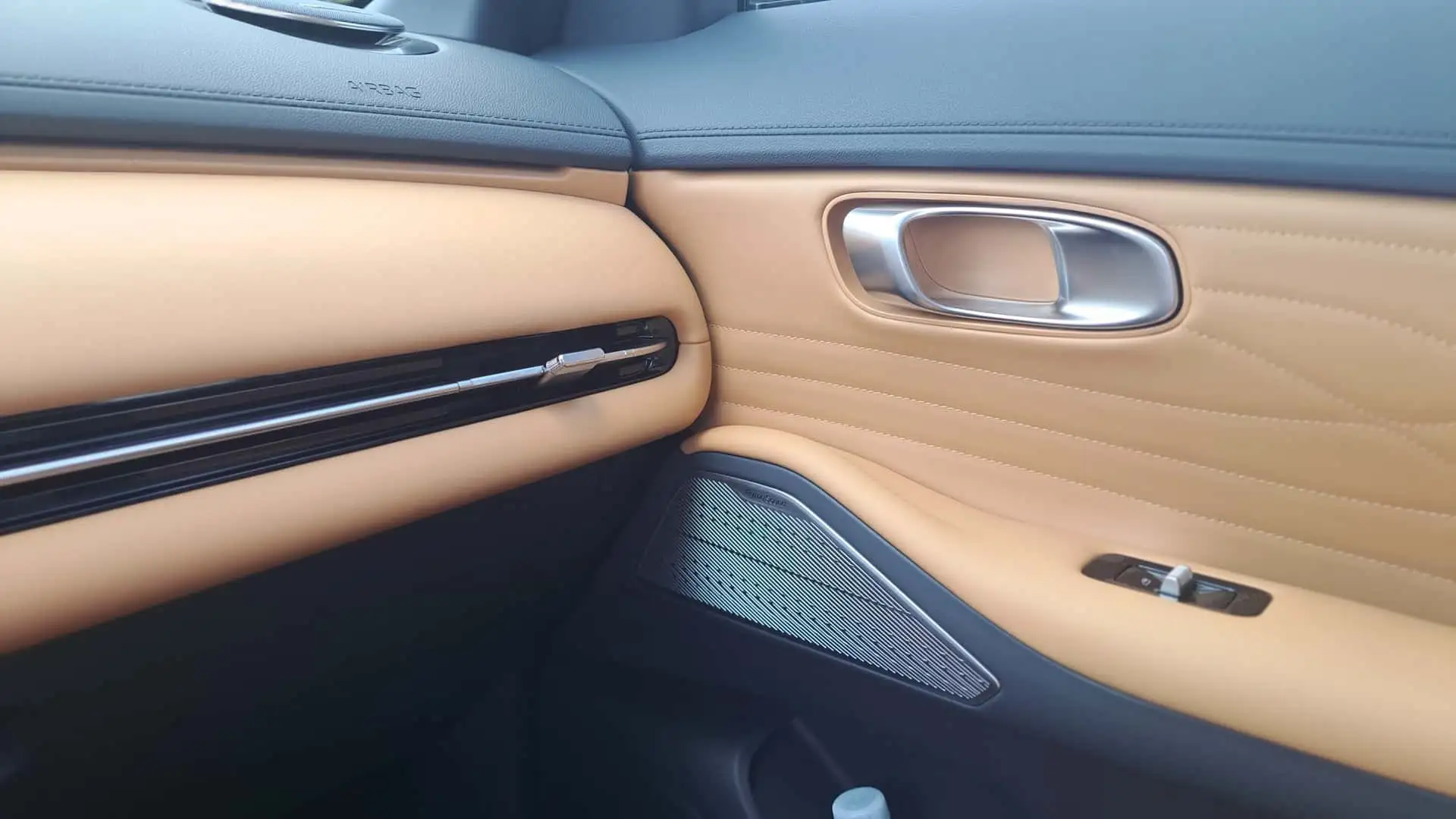 2026 Geely EX5 EM I - Beige Leather Door Panel With Ambient Lighting