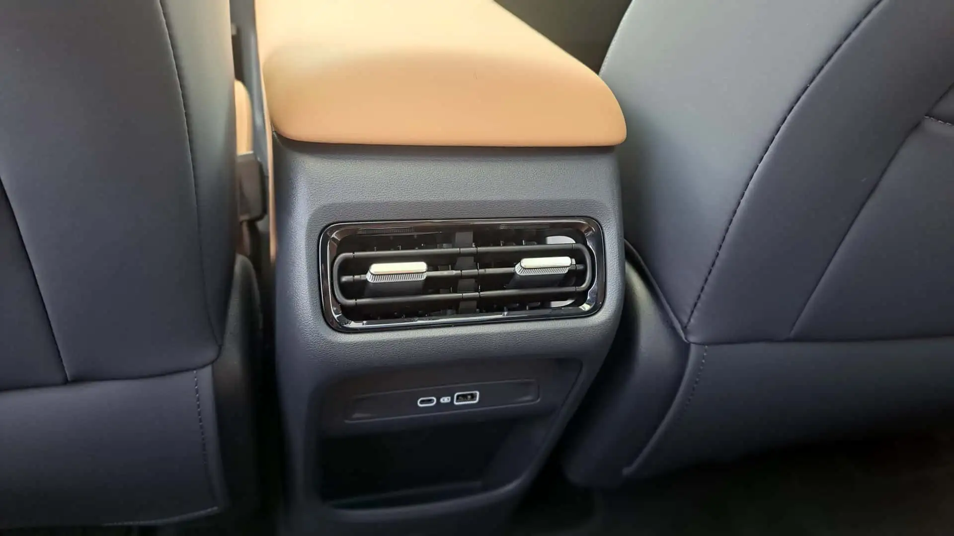 2026 Geely EX5 EM I - Black Leather Rear Air Vent With Chrome Trim