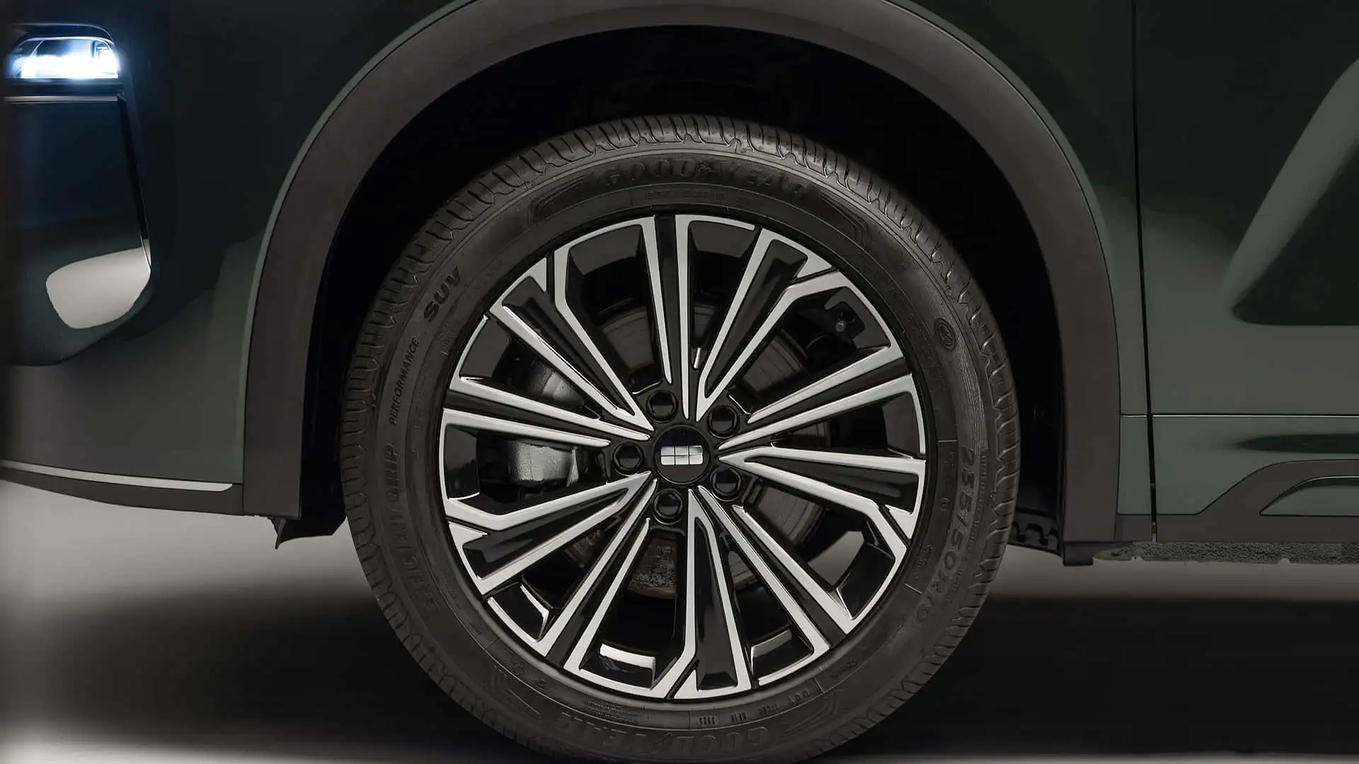 2026 Geely EX5 EM I - Black And Silver Multi Spoke Alloy Wheel