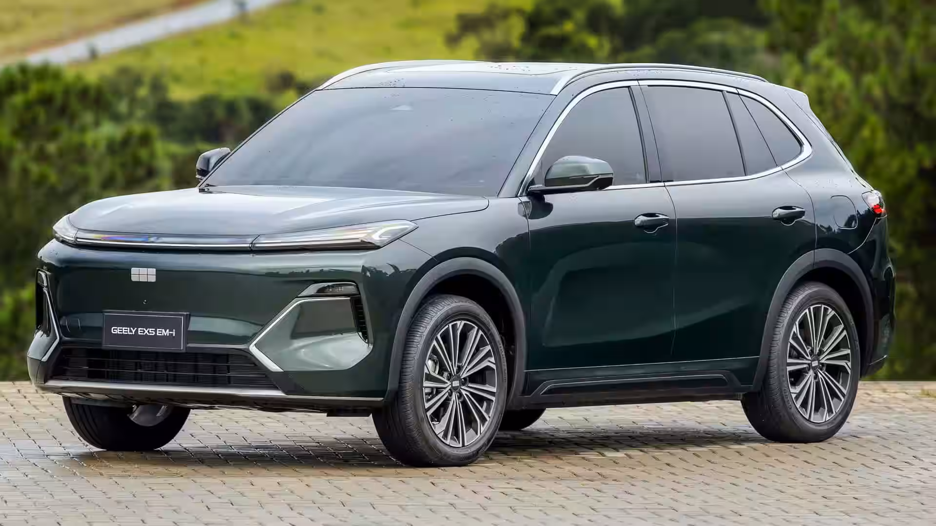 2026 Geely EX5 EM I - Dark Green Metallic SUV Front Three Quarter