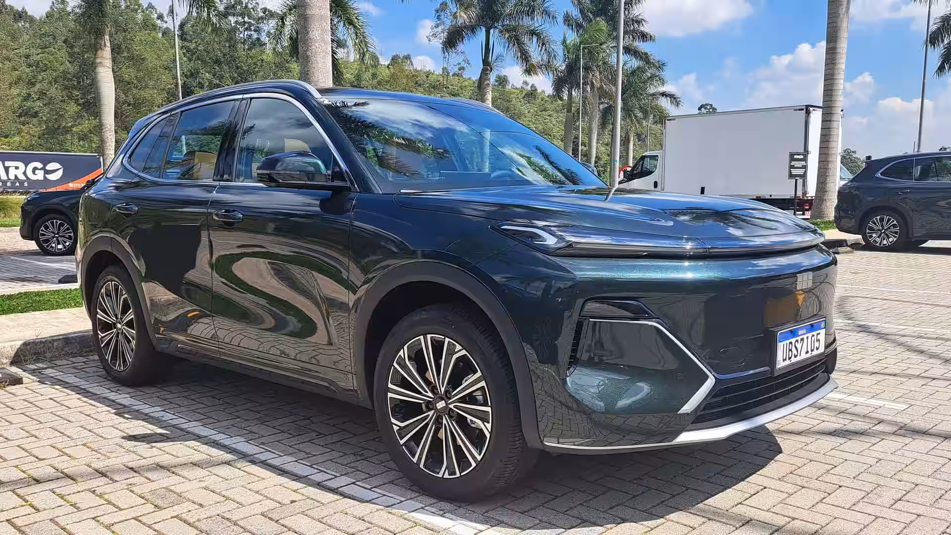 2026 Geely EX5 EM I - Deep Blue Metallic Front Quarter With LED