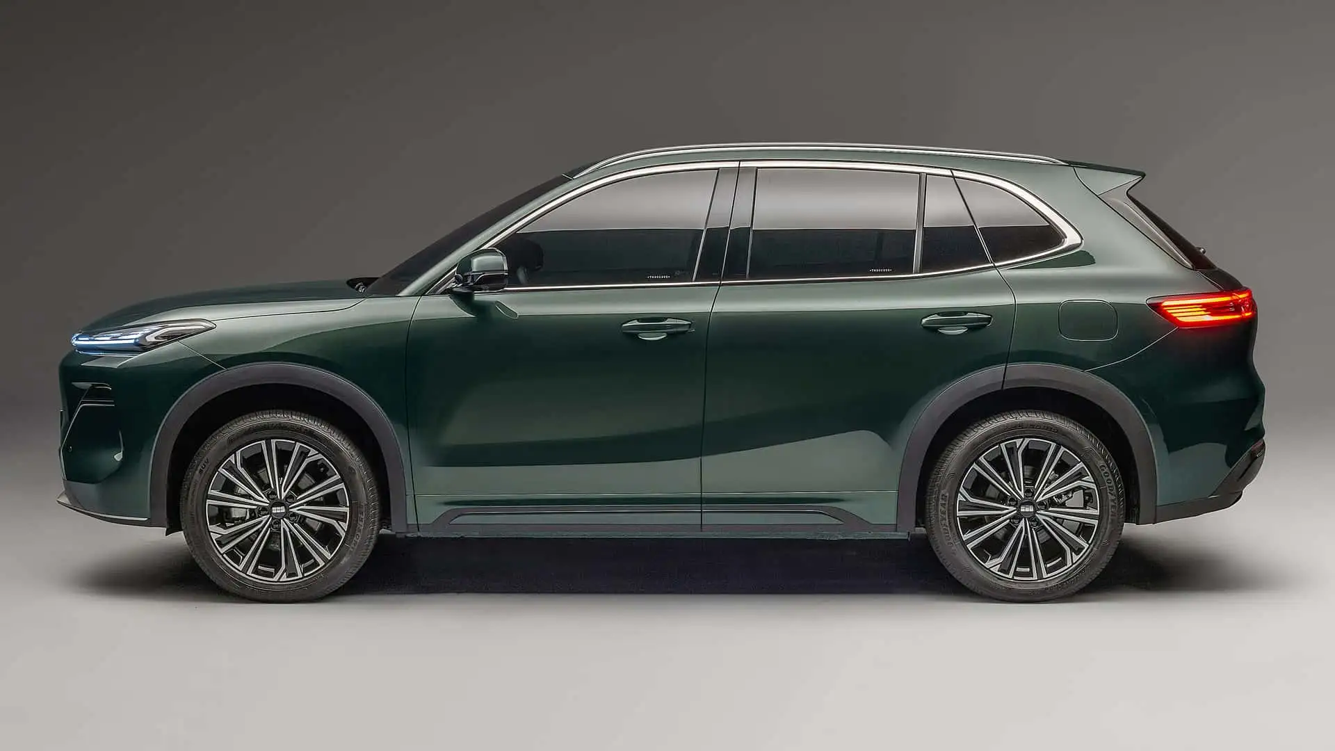 2026 Geely EX5 EM I - Emerald Green SUV Side Profile With Alloy Wheels