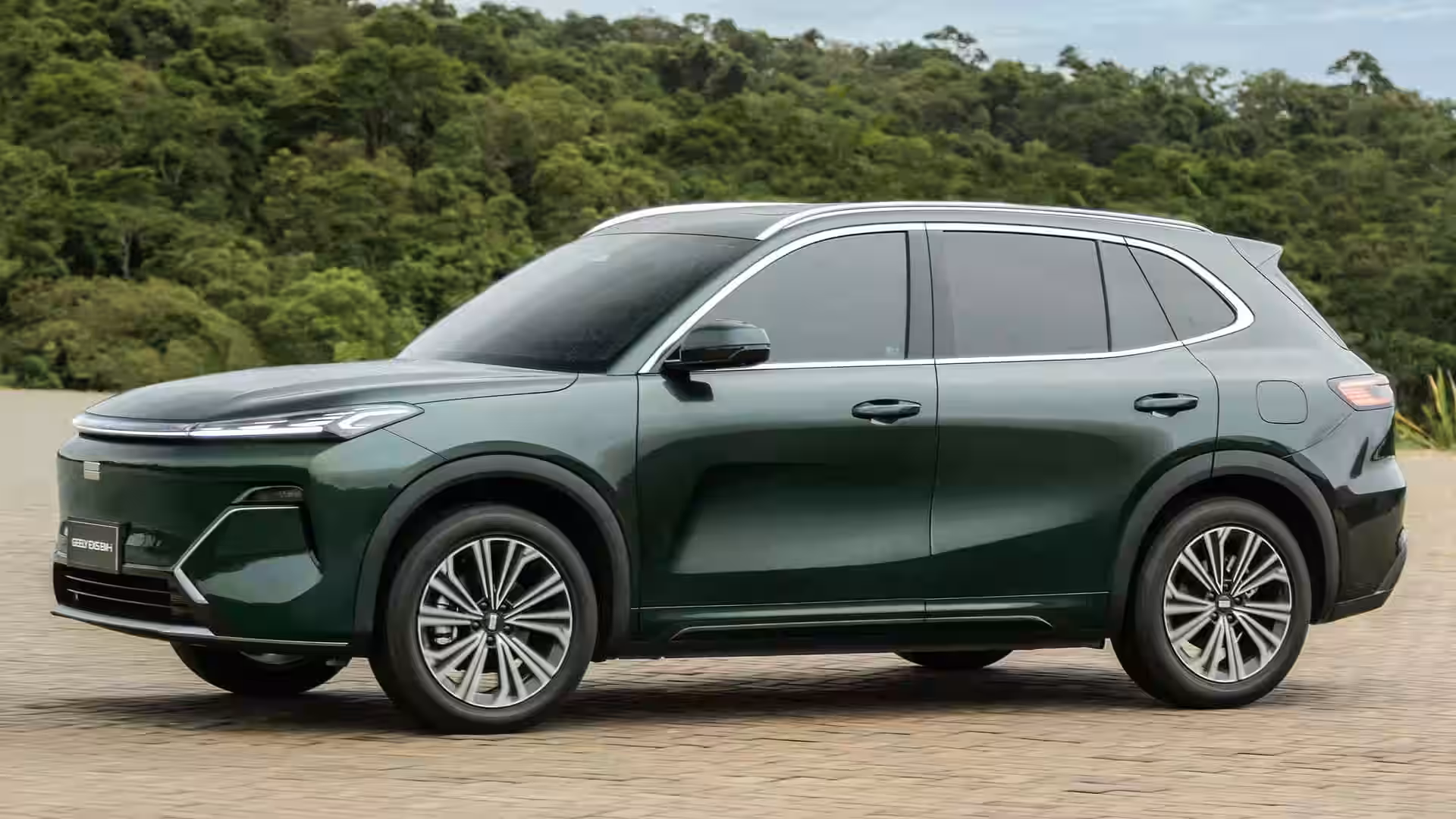 2026 Geely EX5 EM I - Green SUV Front Three Quarter With Alloy Wheels